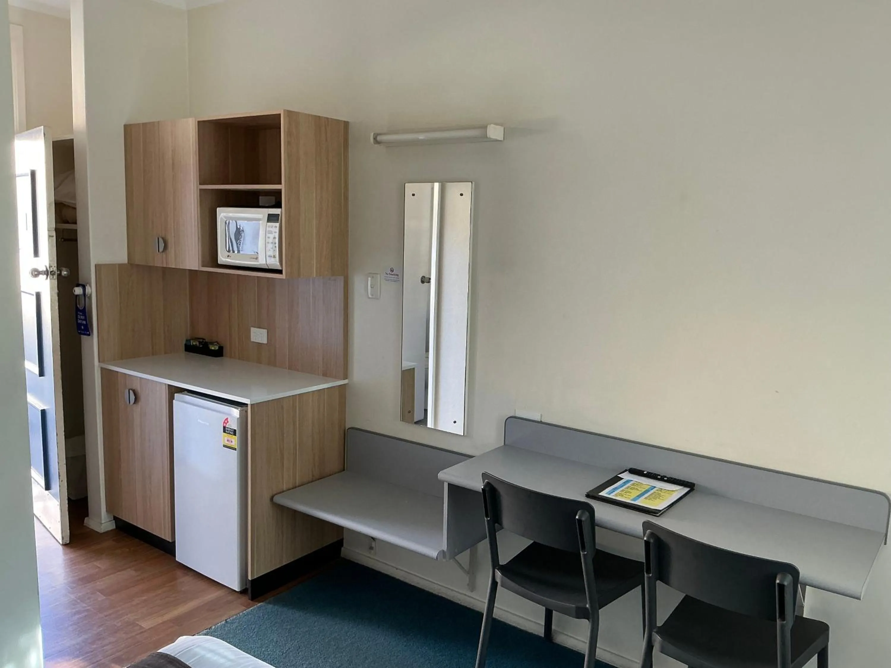 Kitchen or kitchenette in Bentleigh Motor Inn