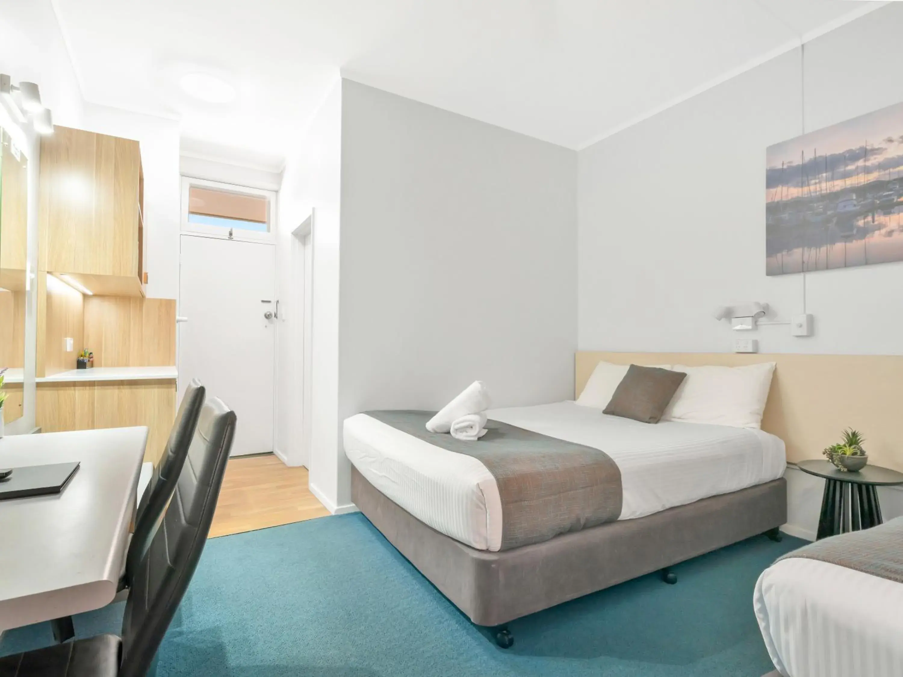 Bedroom, Bed in Bentleigh Motor Inn Bedroom, Bed in Bentleigh Motor Inn