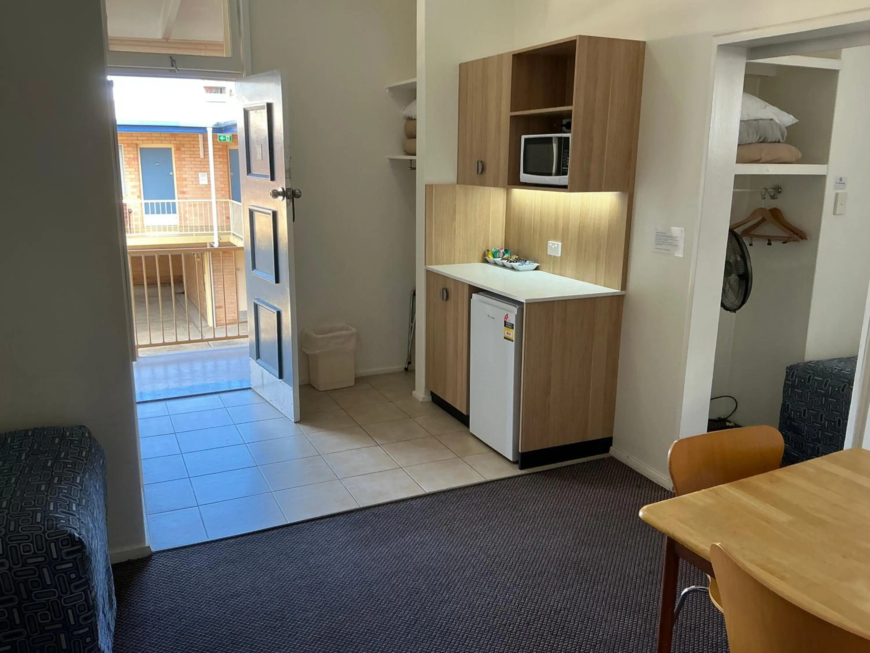 Kitchen or kitchenette in Bentleigh Motor Inn