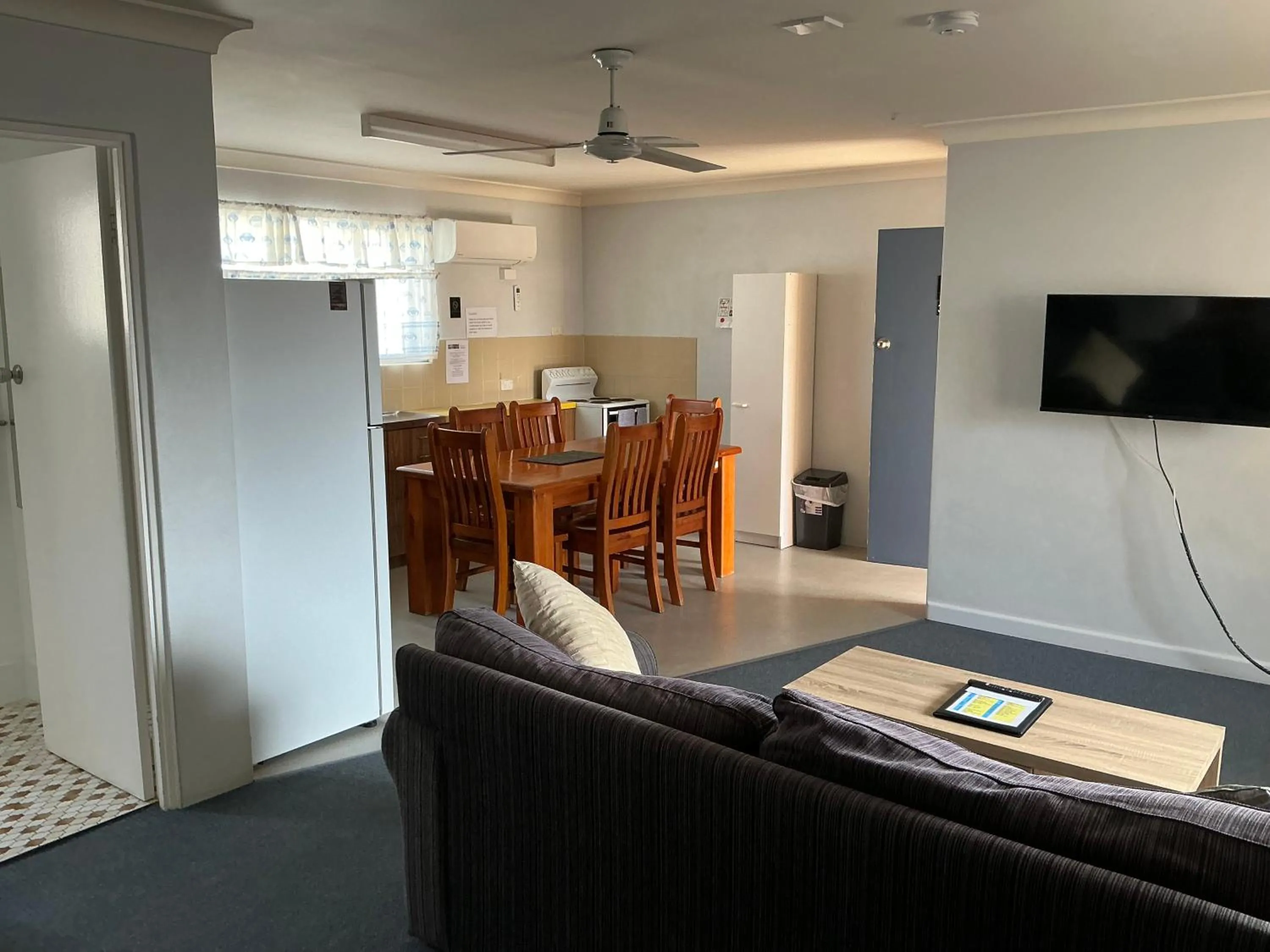 Kitchen or kitchenette in Bentleigh Motor Inn