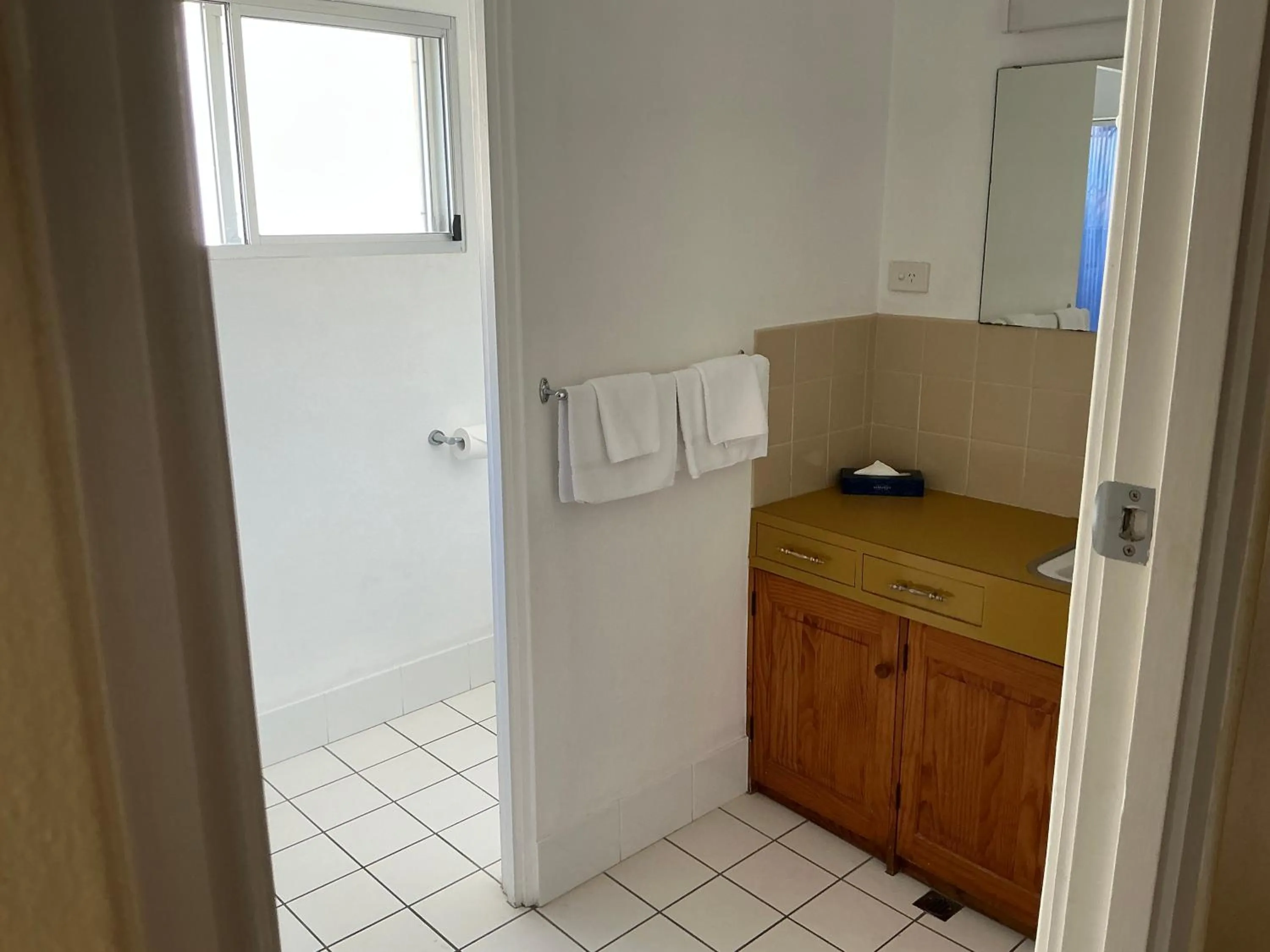 Bathroom in Bentleigh Motor Inn