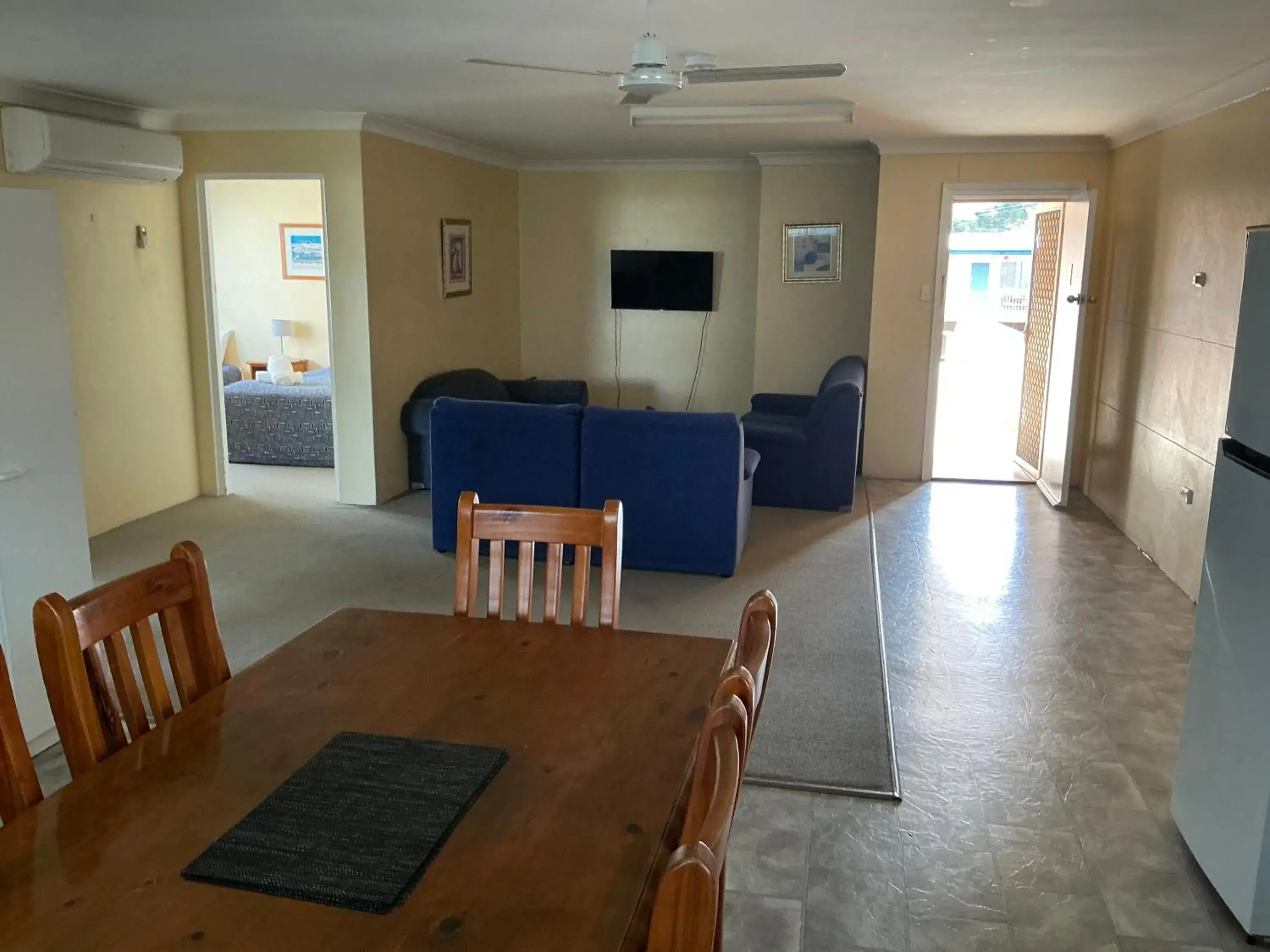 Service Two-Bedroom Apartment - Not Pet Friendly in Bentleigh Motor Inn Service Two-Bedroom Apartment - Not Pet Friendly in Bentleigh Motor Inn