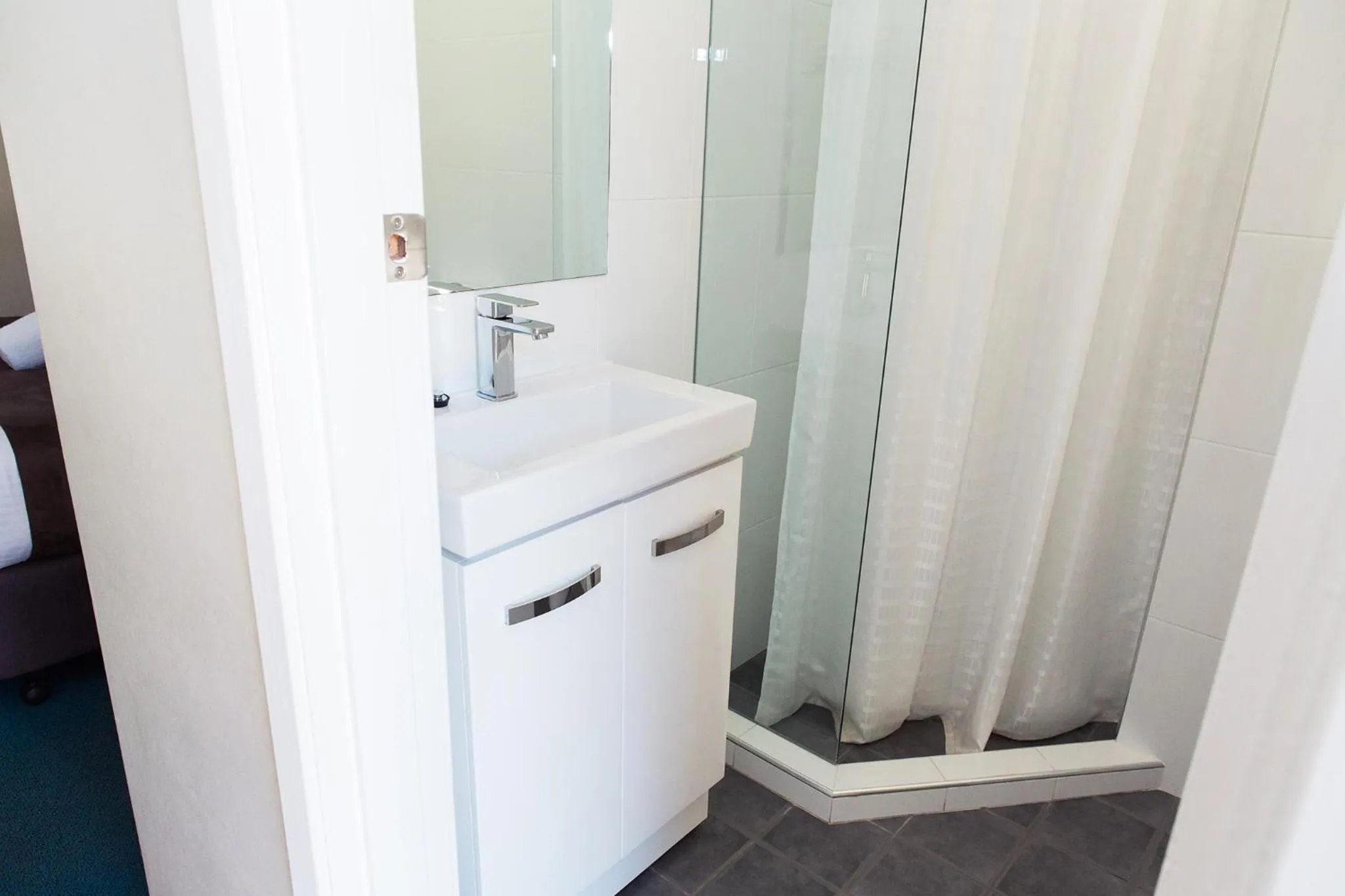 Shower in Bentleigh Motor Inn