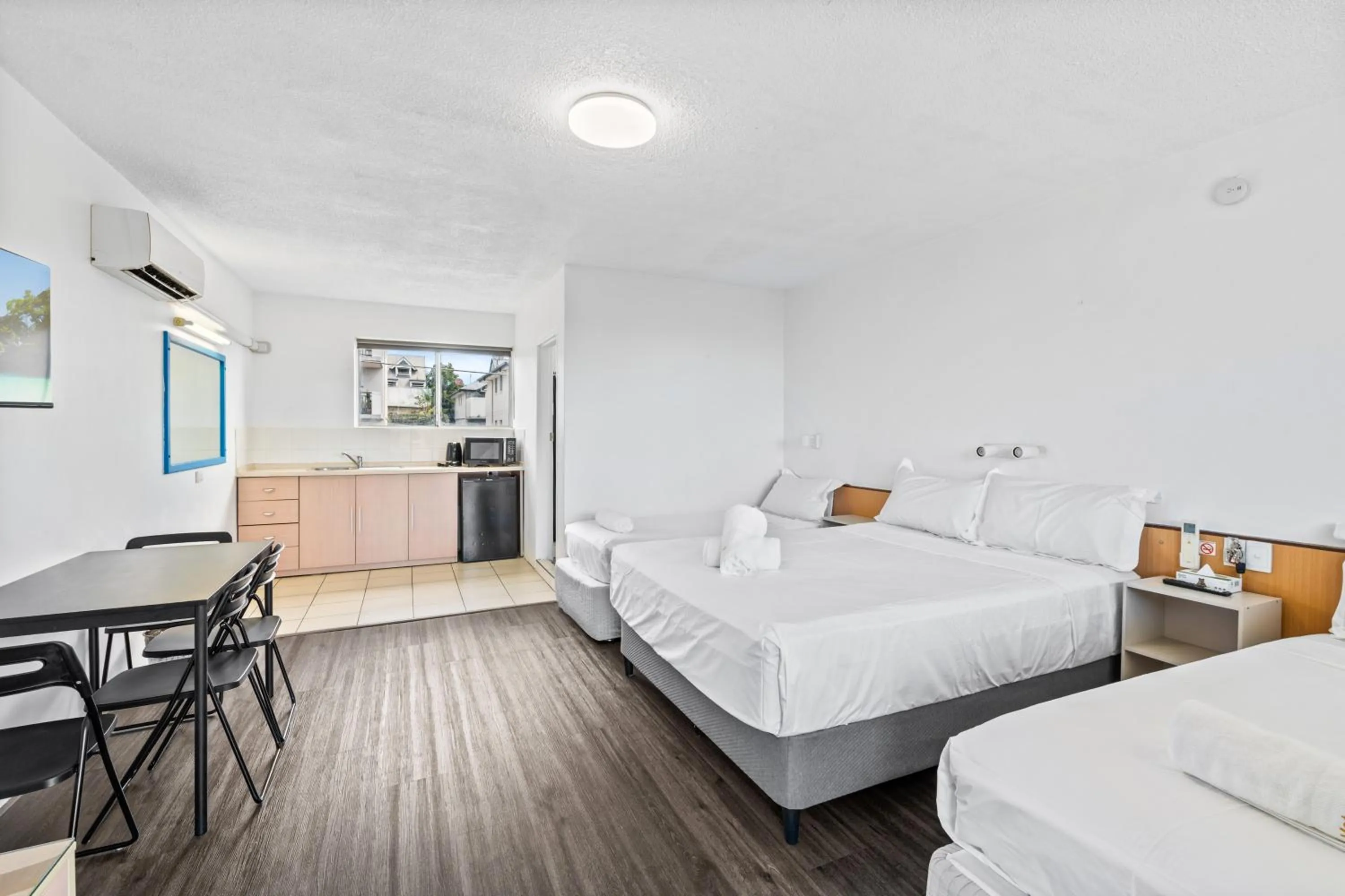 Bed in Annerley Motor Inn