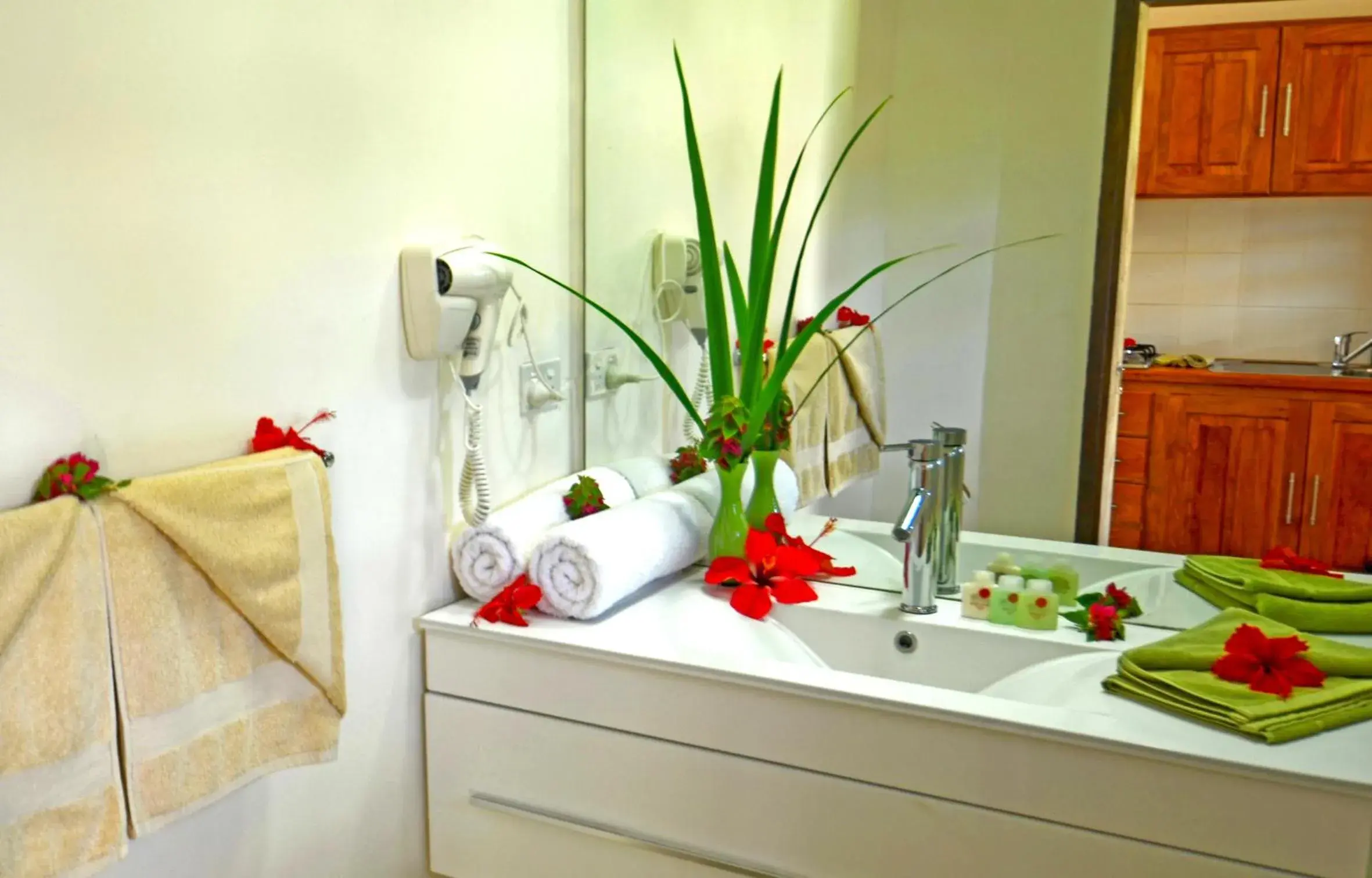 Bathroom in Tropicana Lagoon Apartments Bathroom in Tropicana Lagoon Apartments