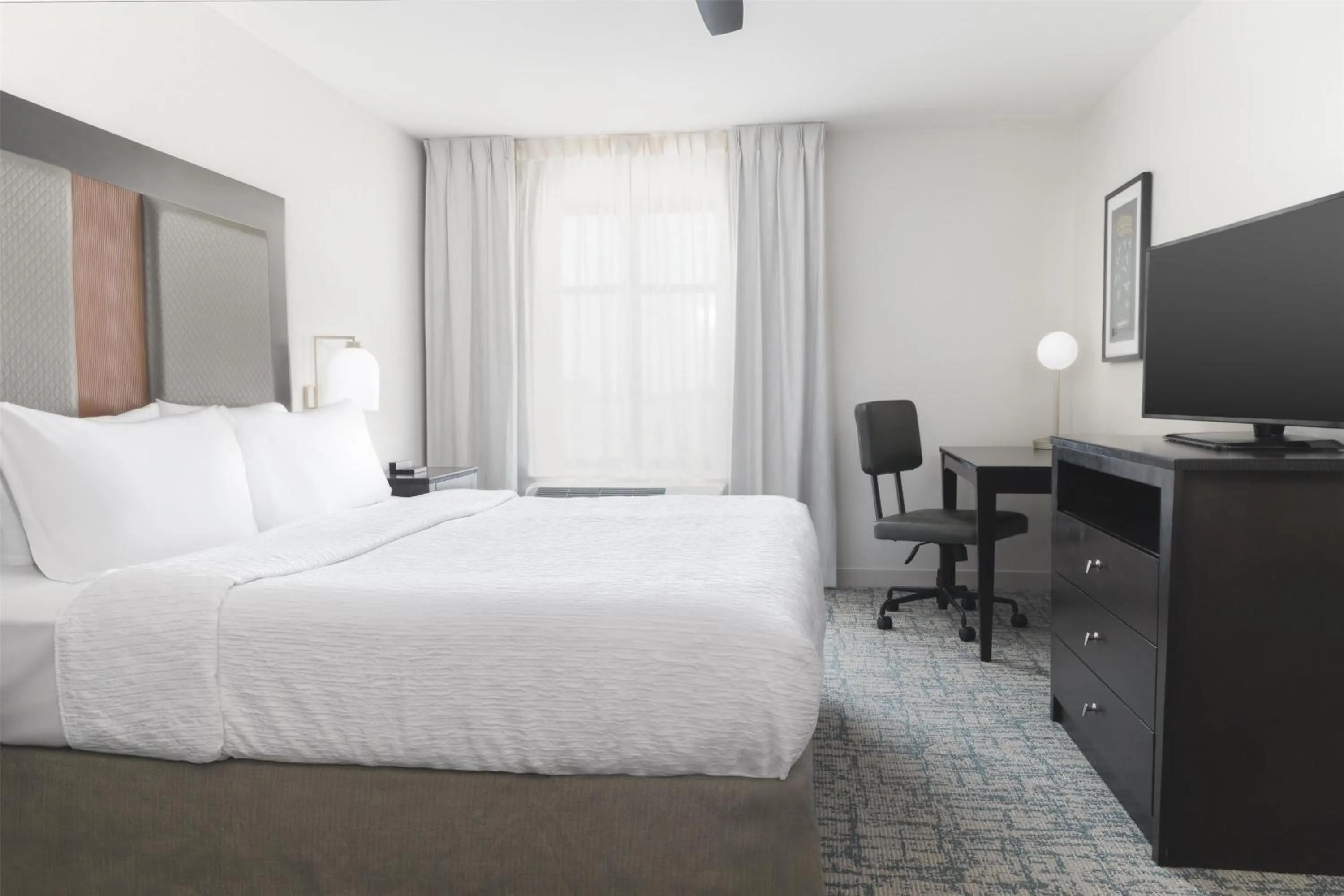 Bed in Homewood Suites By Hilton Wauwatosa Milwaukee