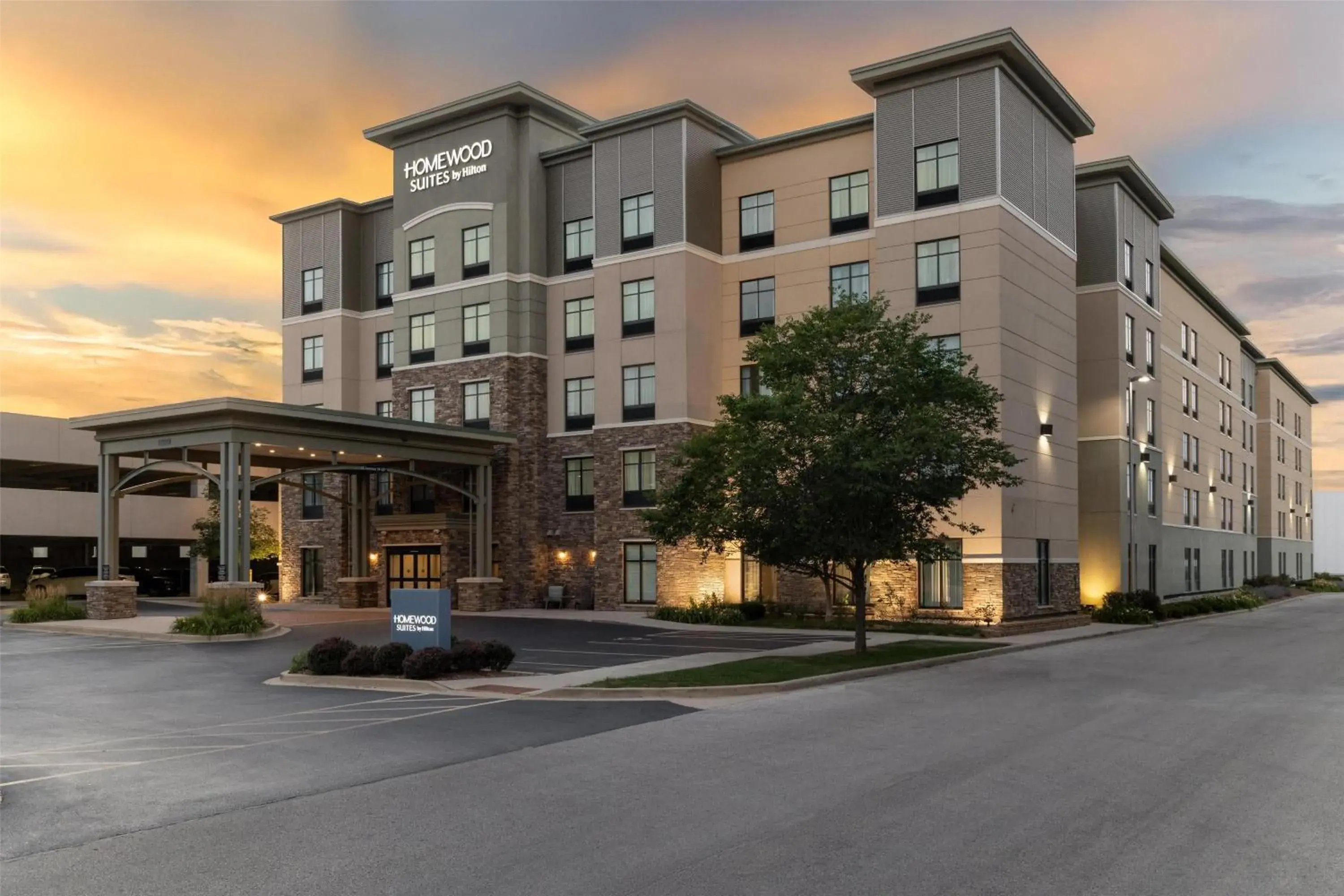 Property building in Homewood Suites By Hilton Wauwatosa Milwaukee Property building in Homewood Suites By Hilton Wauwatosa Milwaukee