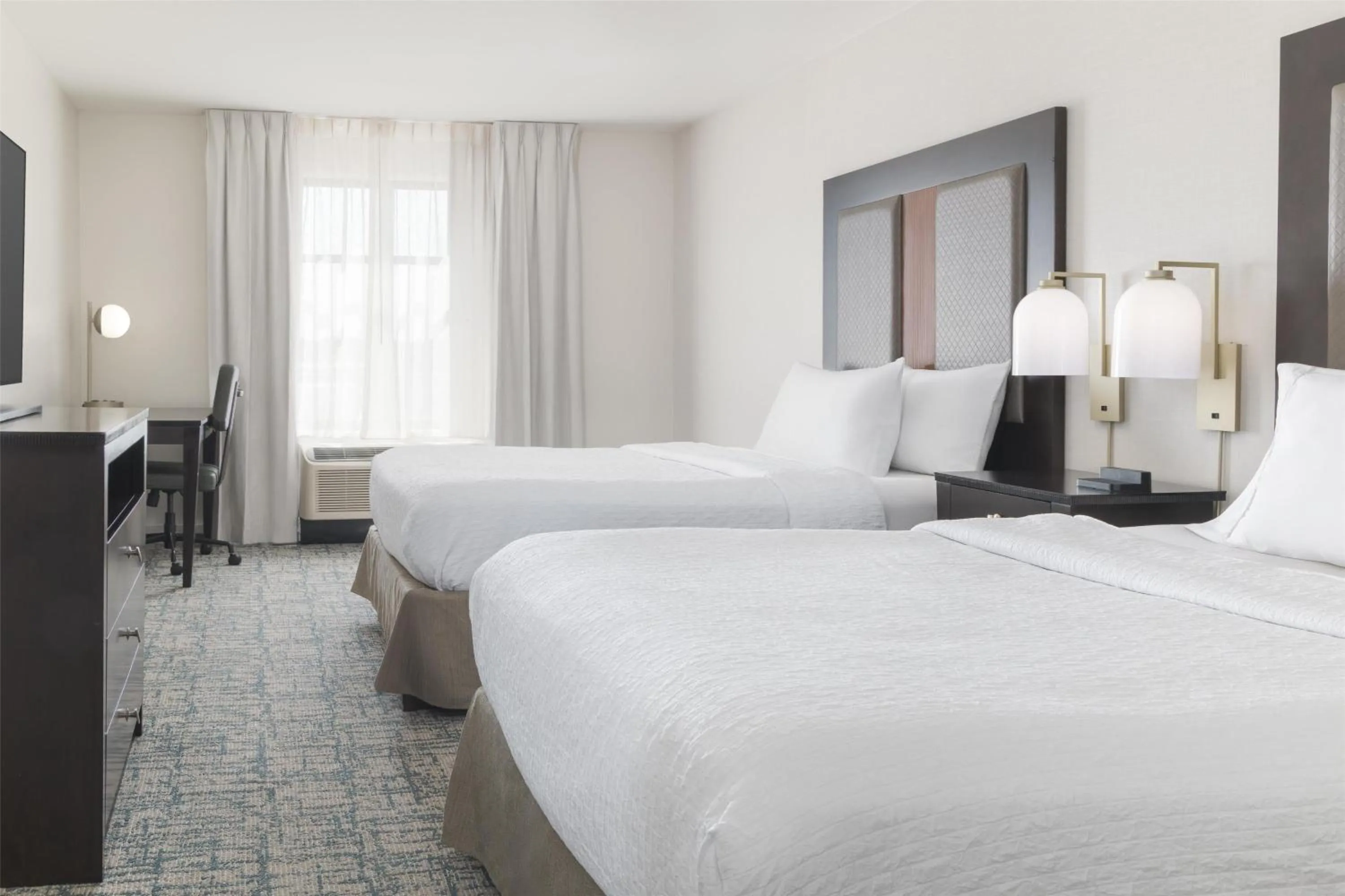 Bed in Homewood Suites By Hilton Wauwatosa Milwaukee