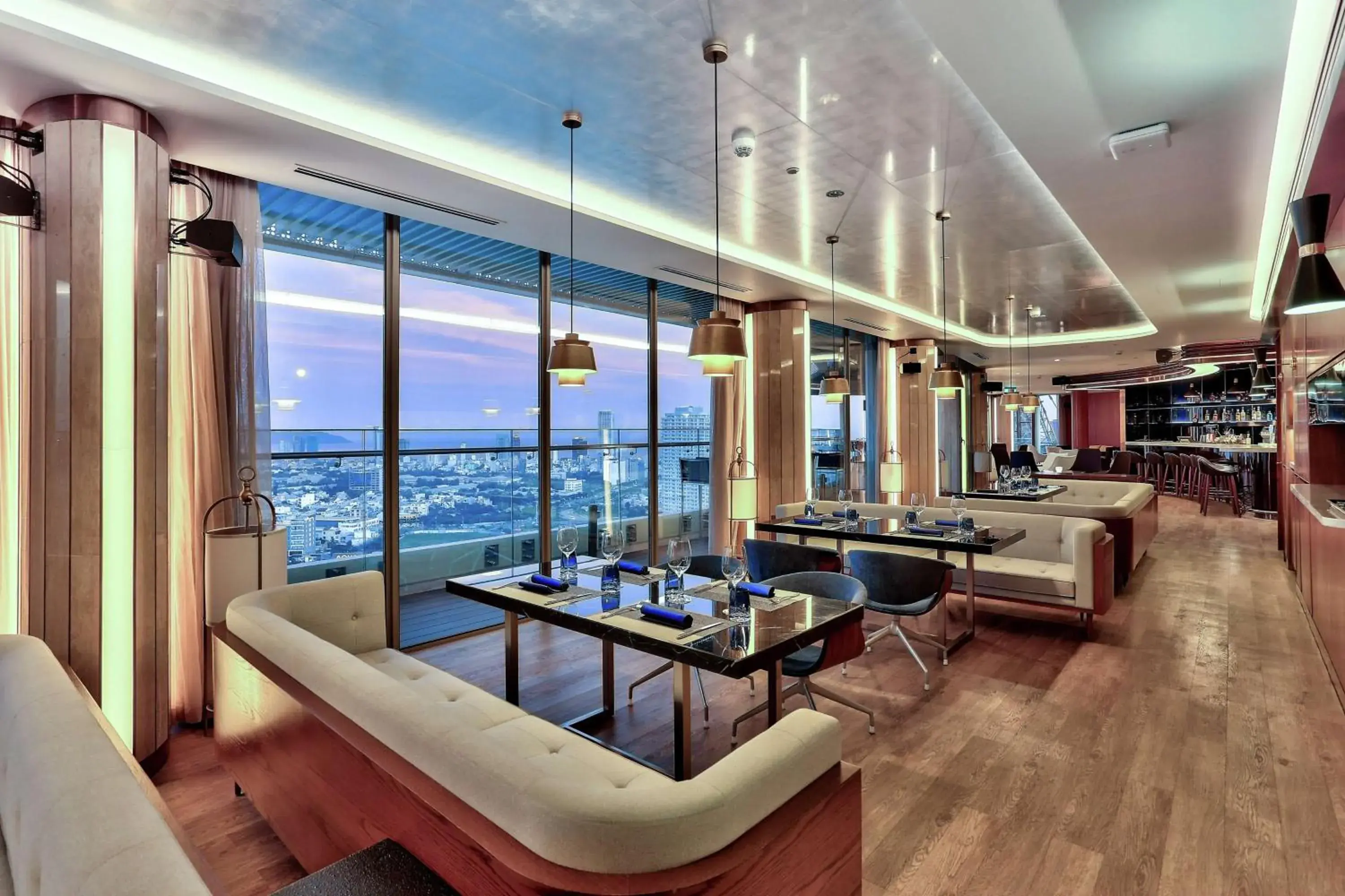 Restaurant/places to eat in Hilton Da Nang Restaurant/places to eat in Hilton Da Nang