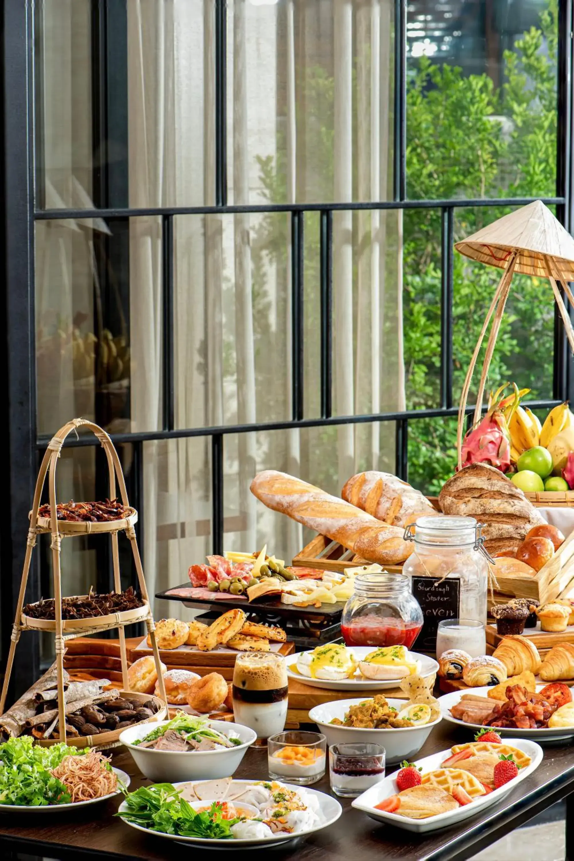 Restaurant/places to eat in Hilton Da Nang Restaurant/places to eat in Hilton Da Nang