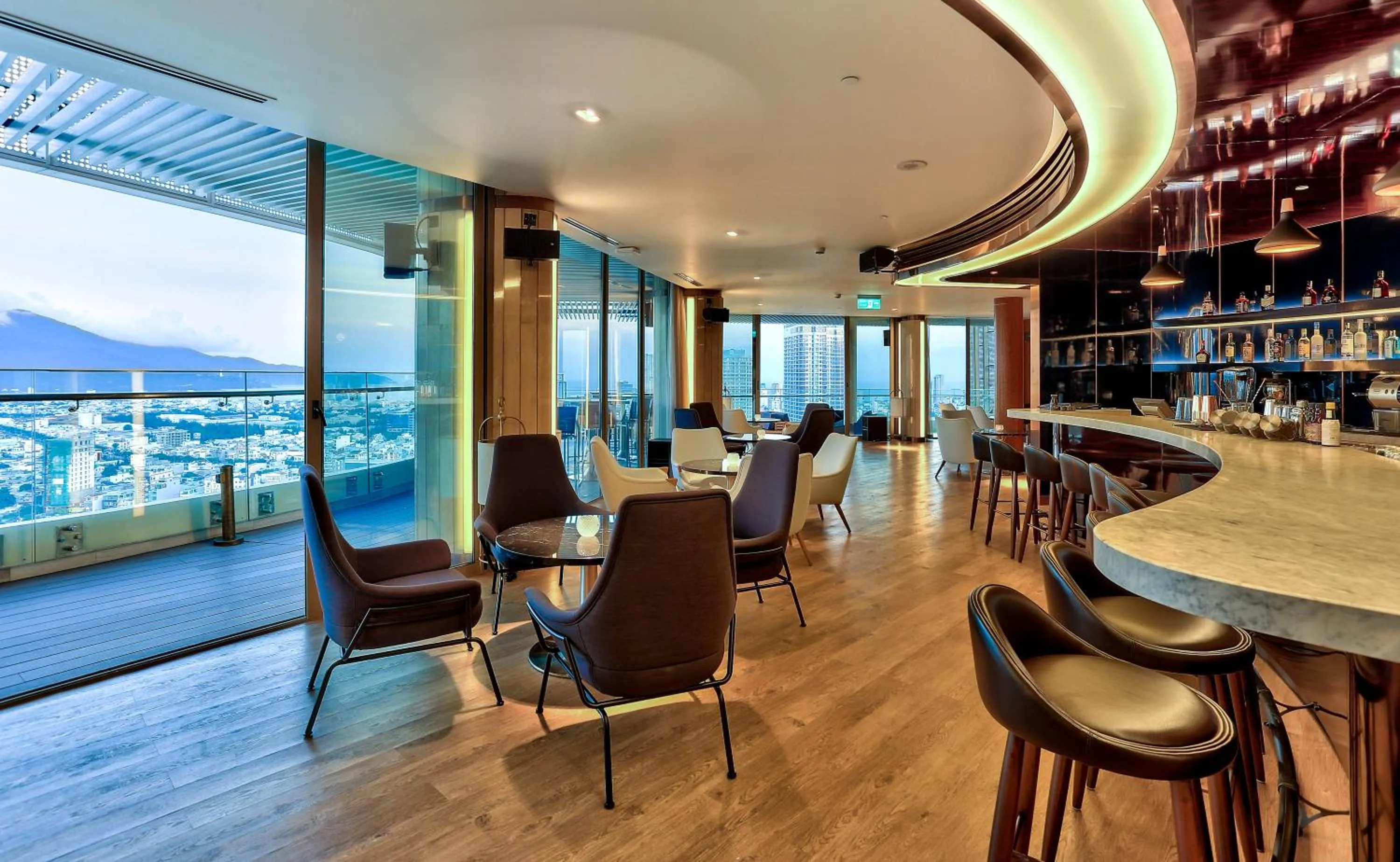Lounge or bar in Hilton Da Nang