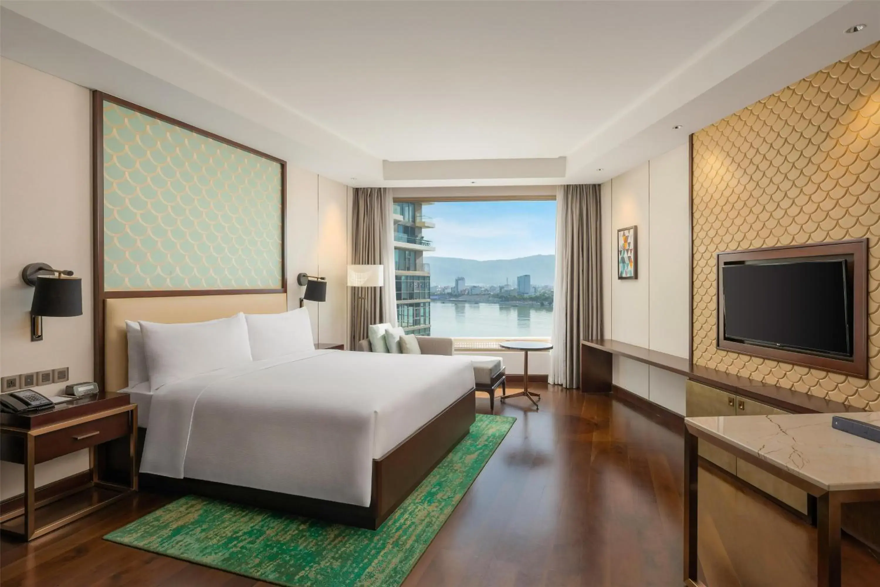 King Room with River View in Hilton Da Nang King Room with River View in Hilton Da Nang