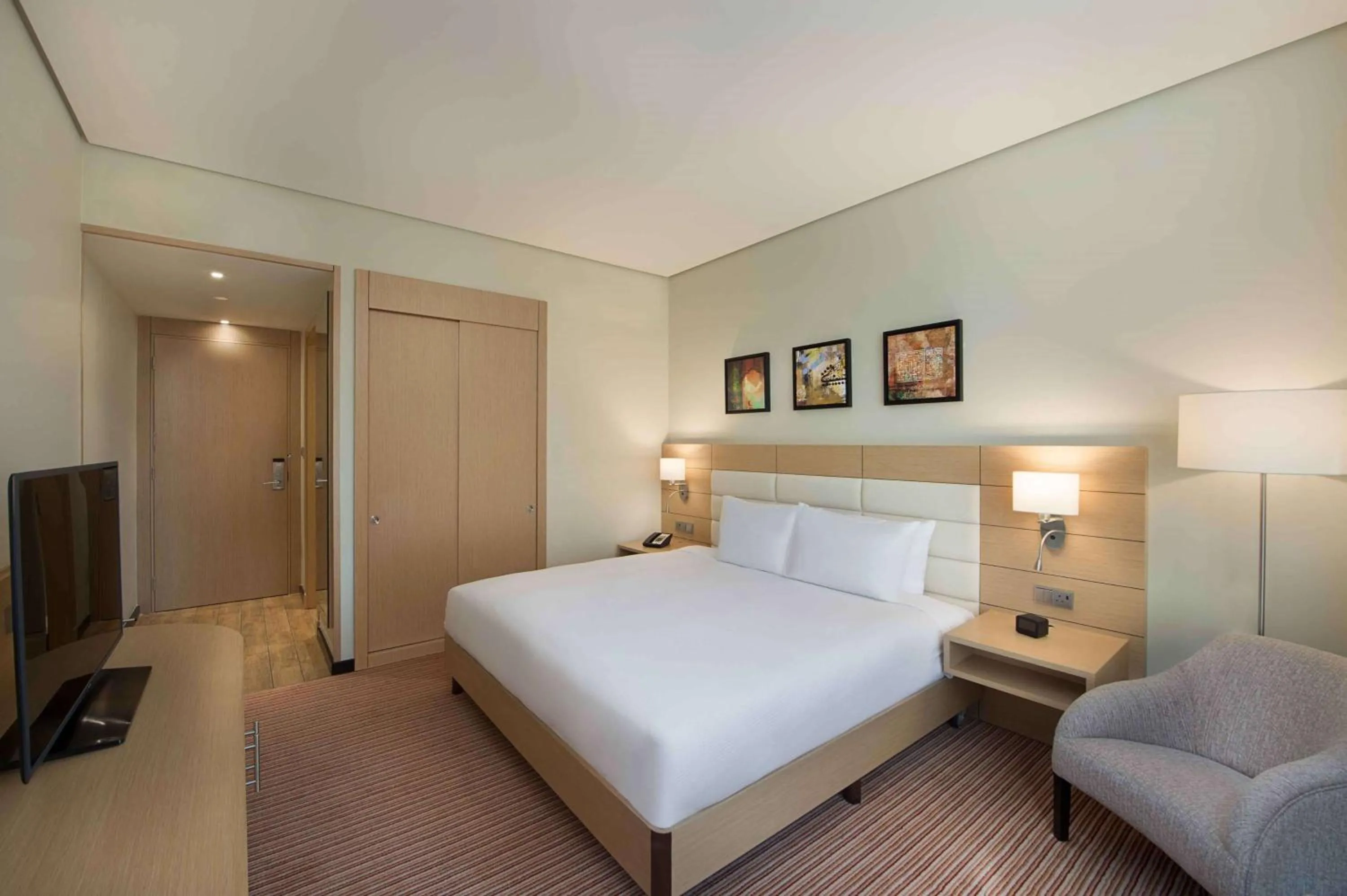 Bedroom, Bed in Hilton Garden Inn Al Khobar