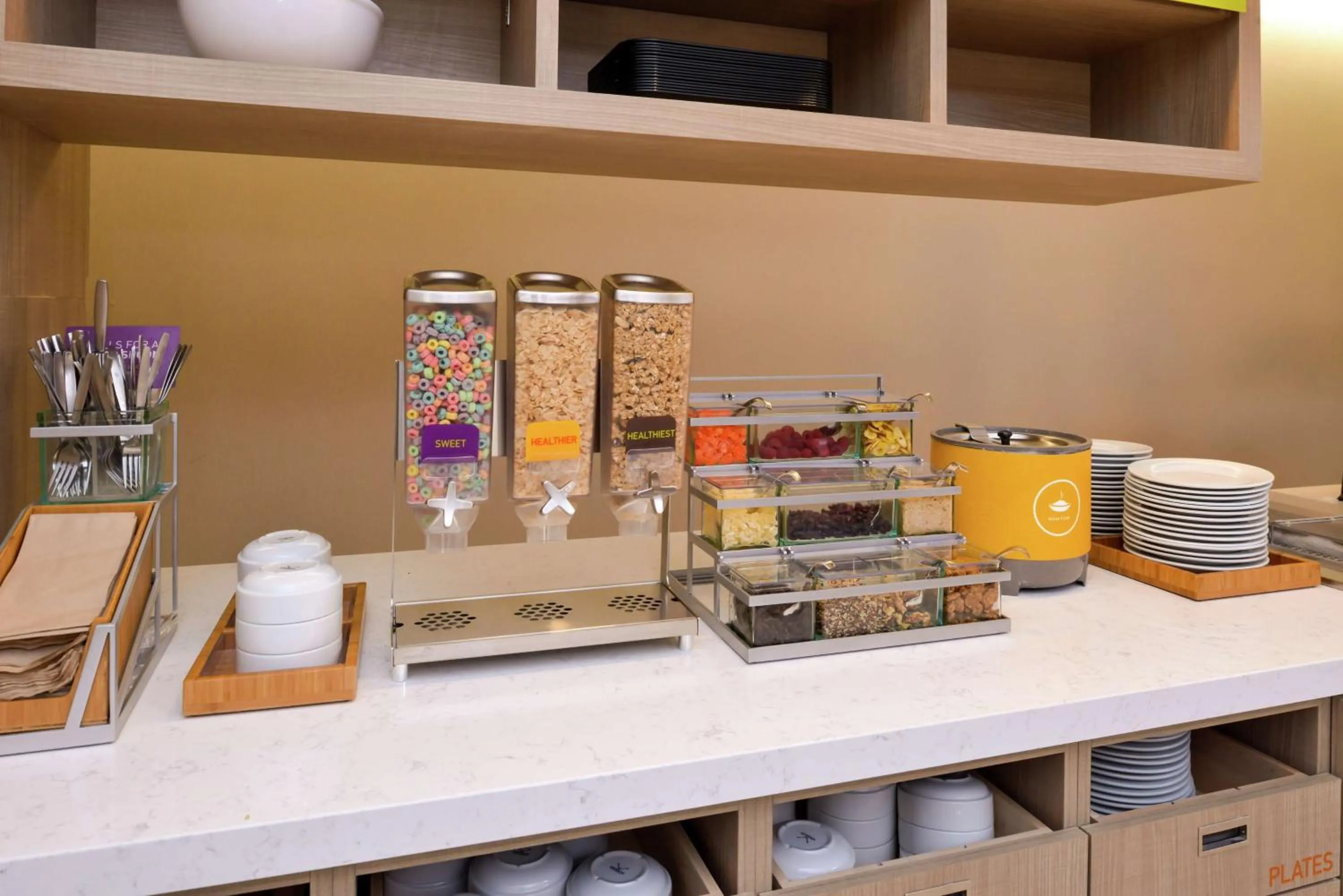 Dining area in Home2 Suites By Hilton Merrillville