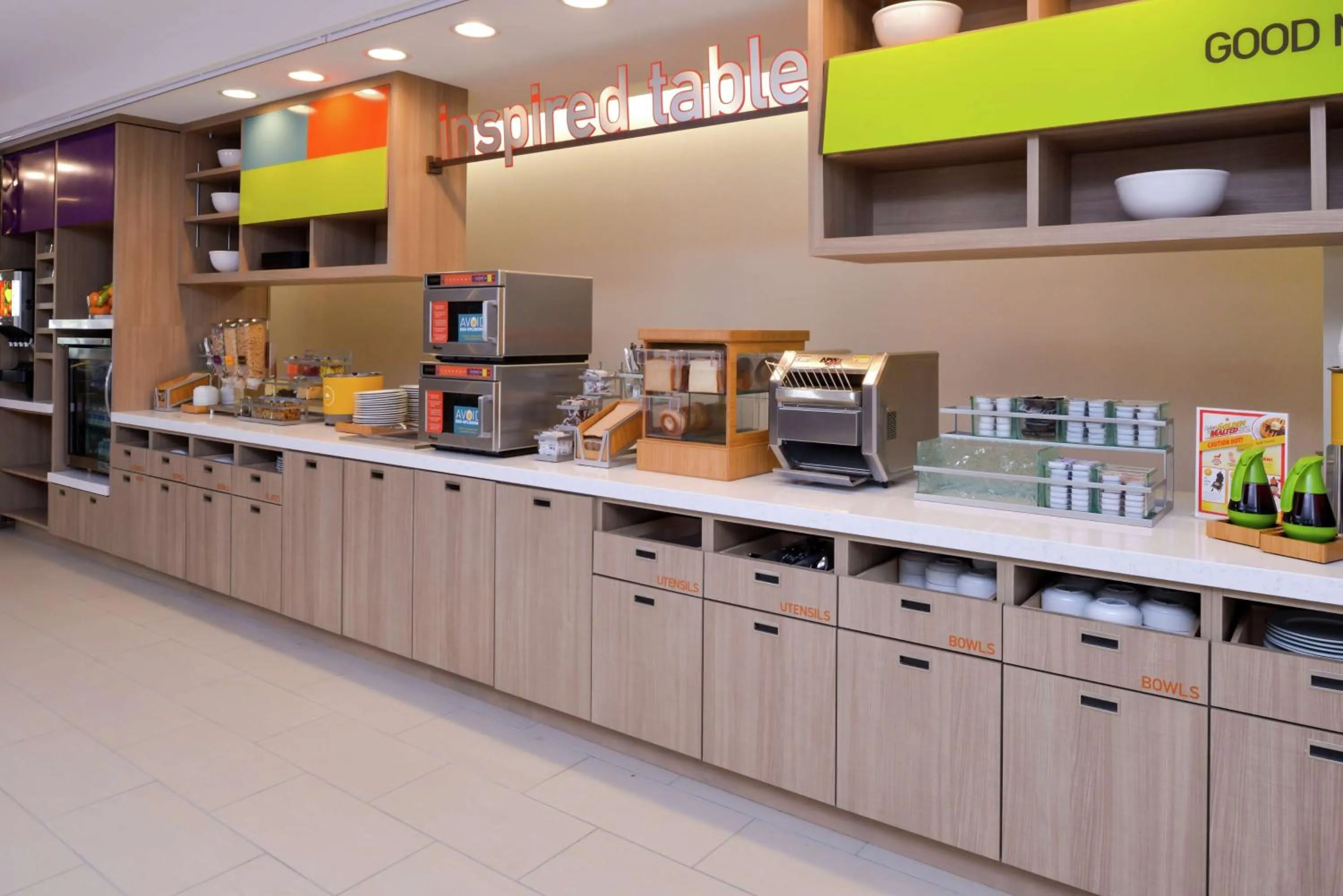 Dining area in Home2 Suites By Hilton Merrillville