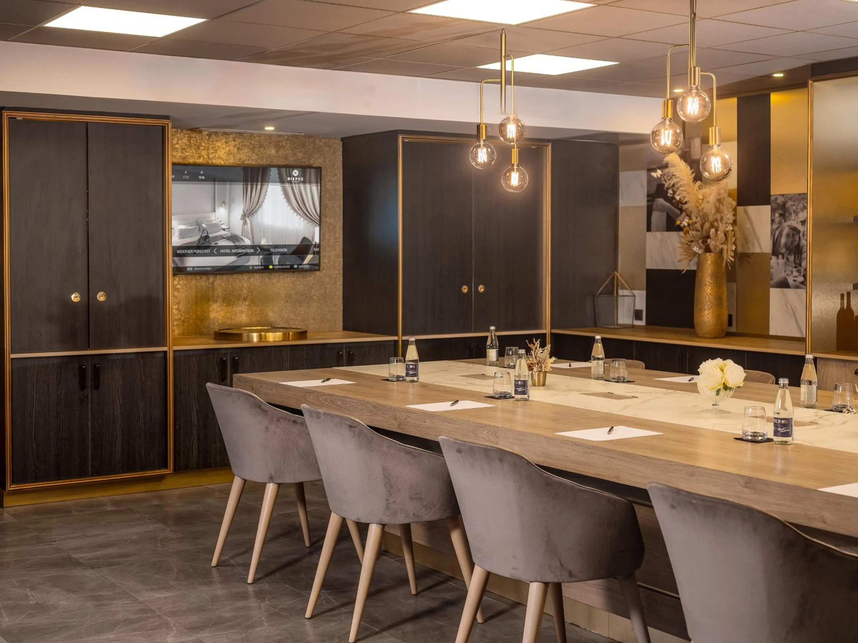 Meeting/conference room in Niepce Paris, Curio Collection By Hilton