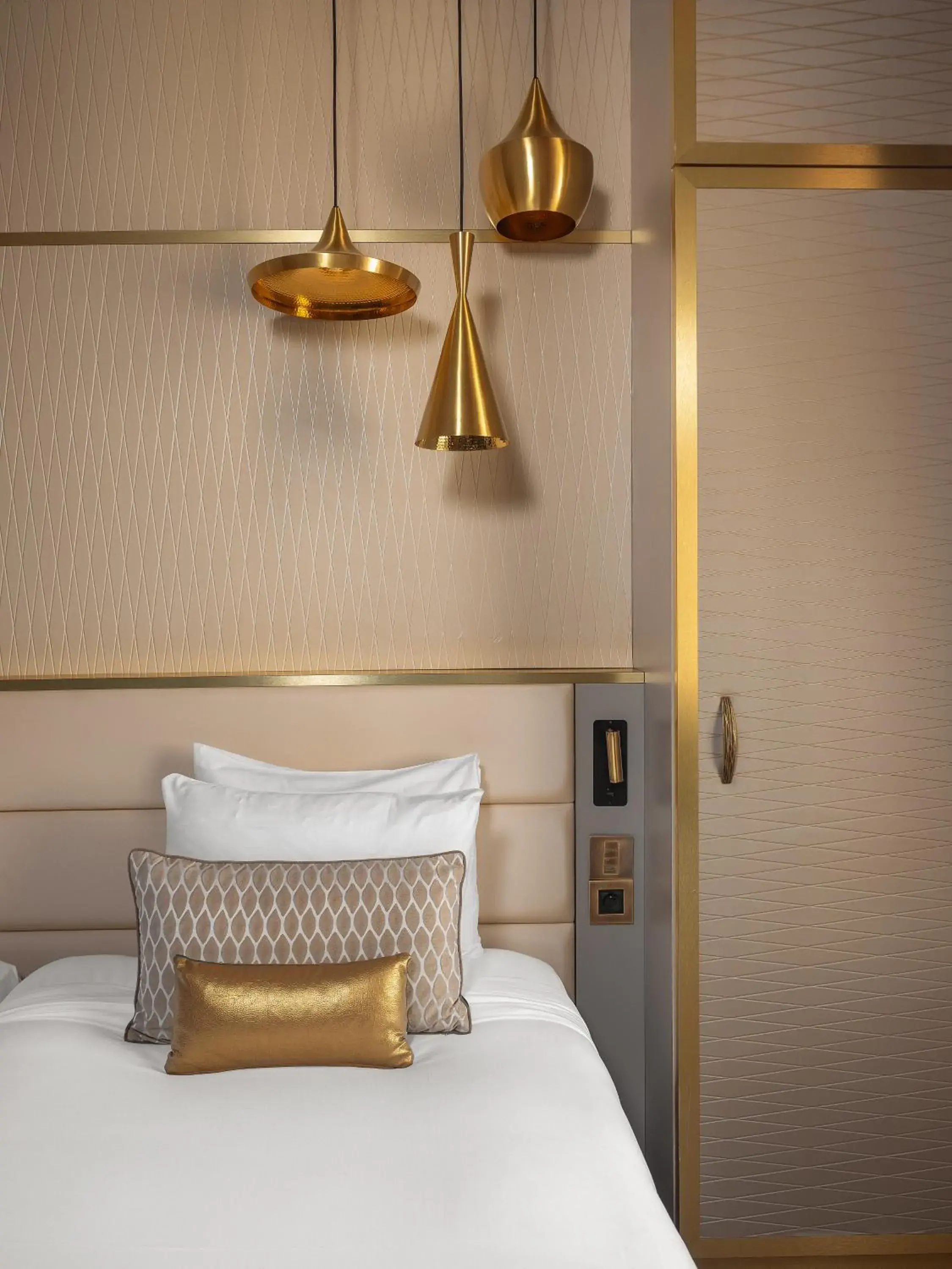 Bedroom, Bed in Niepce Paris, Curio Collection By Hilton Bedroom, Bed in Niepce Paris, Curio Collection By Hilton