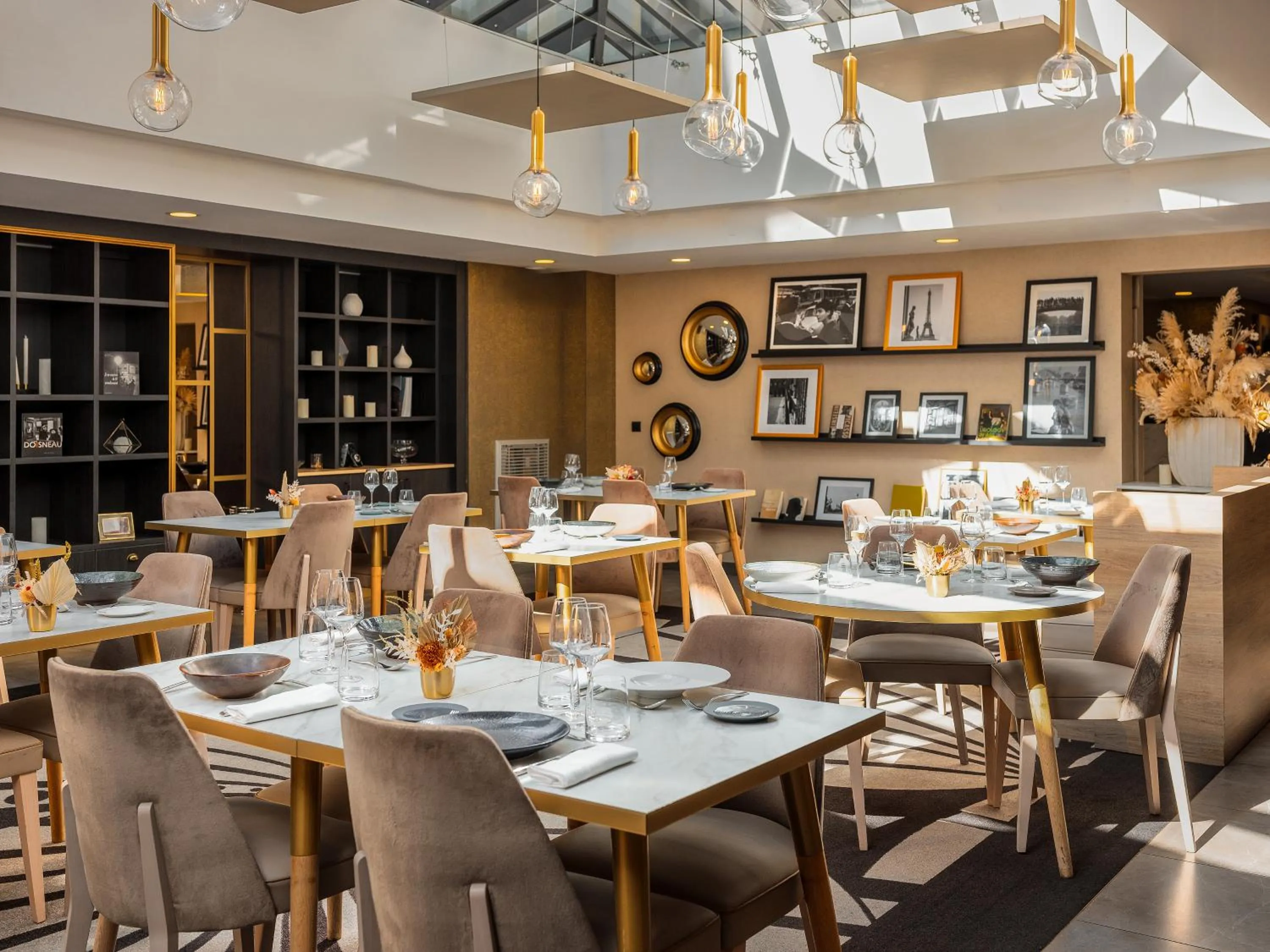 Restaurant/places to eat in Niepce Paris, Curio Collection By Hilton