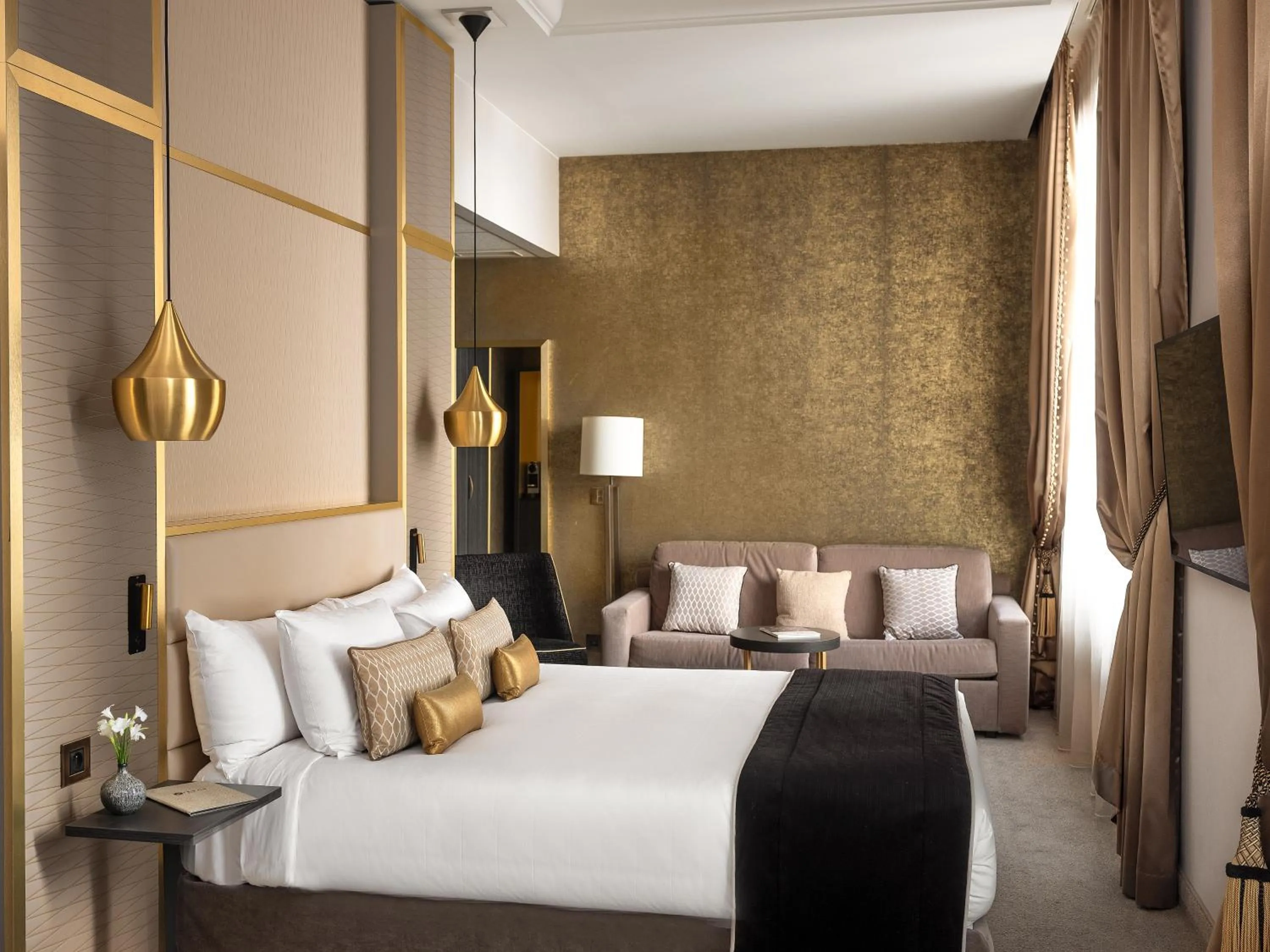 Living room, Bed in Niepce Paris, Curio Collection By Hilton