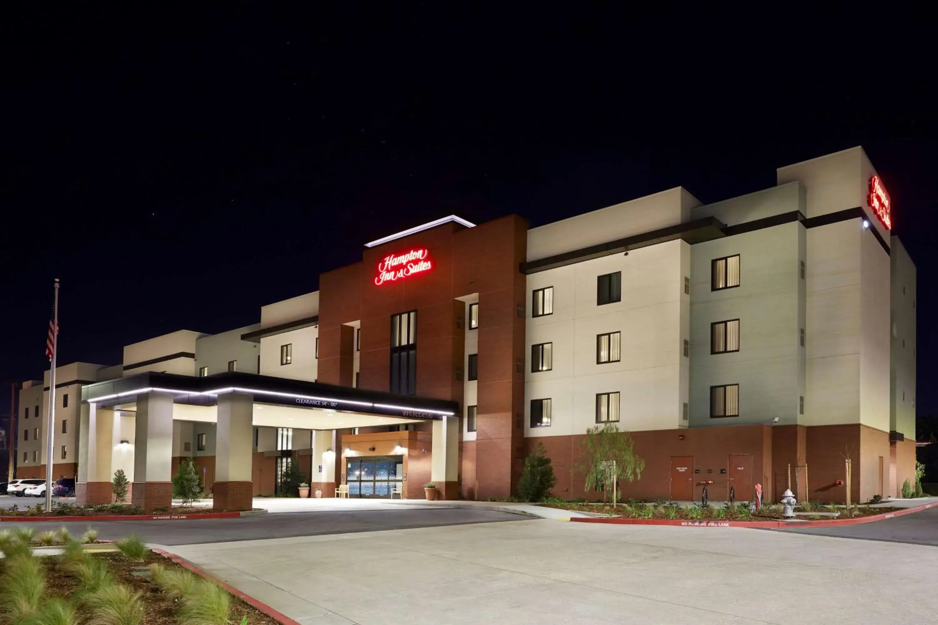 Property building in Hampton Inn & Suites Sacramento at CSUS Property building in Hampton Inn & Suites Sacramento at CSUS