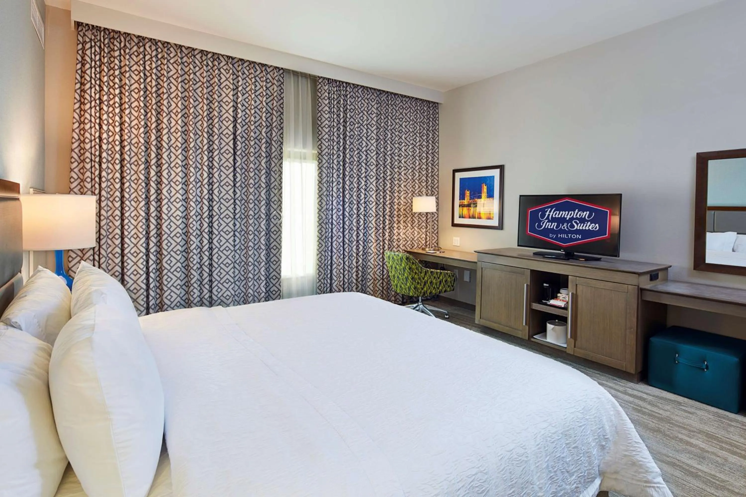 Bedroom, Bed in Hampton Inn & Suites Sacramento at CSUS