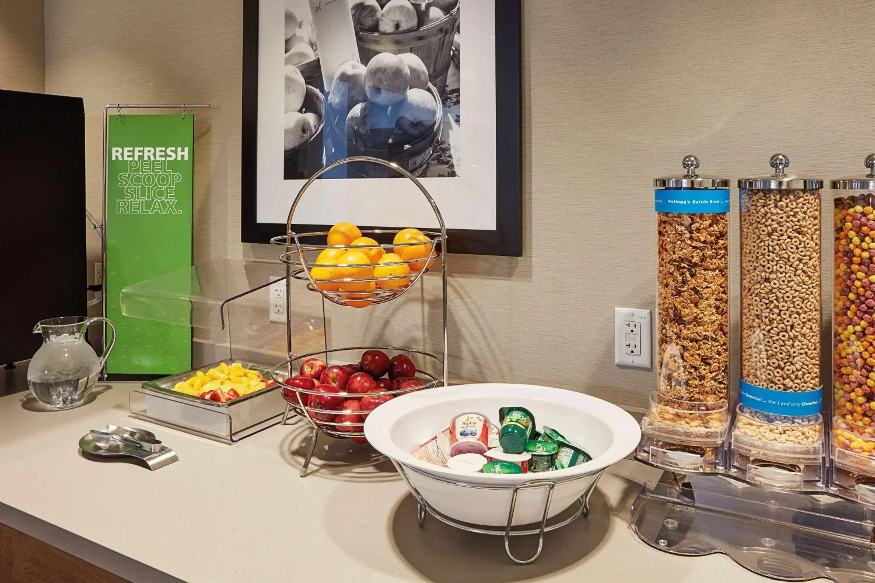 Restaurant/places to eat in Hampton Inn & Suites Sacramento at CSUS Restaurant/places to eat in Hampton Inn & Suites Sacramento at CSUS