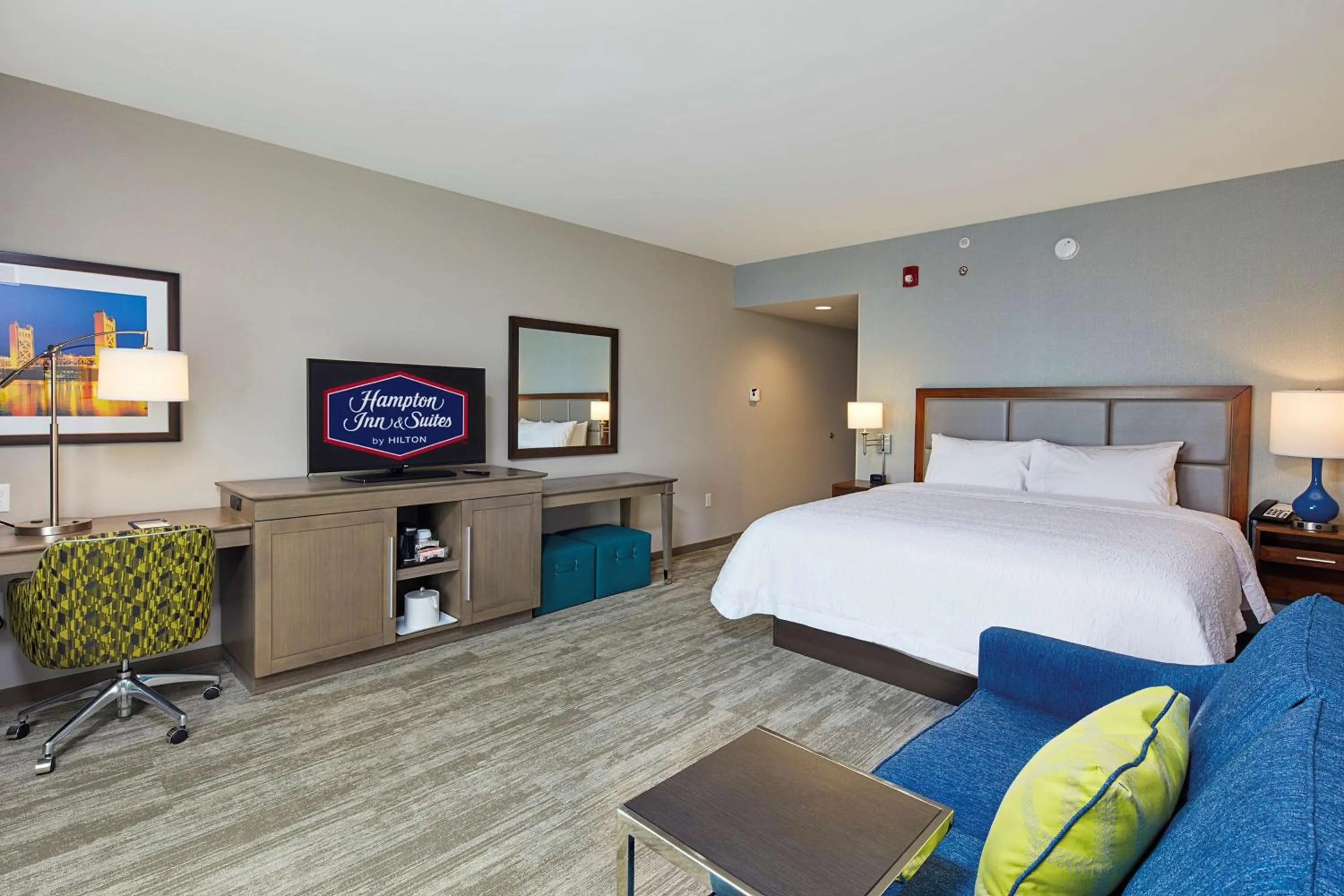 Bedroom, Bed in Hampton Inn & Suites Sacramento at CSUS