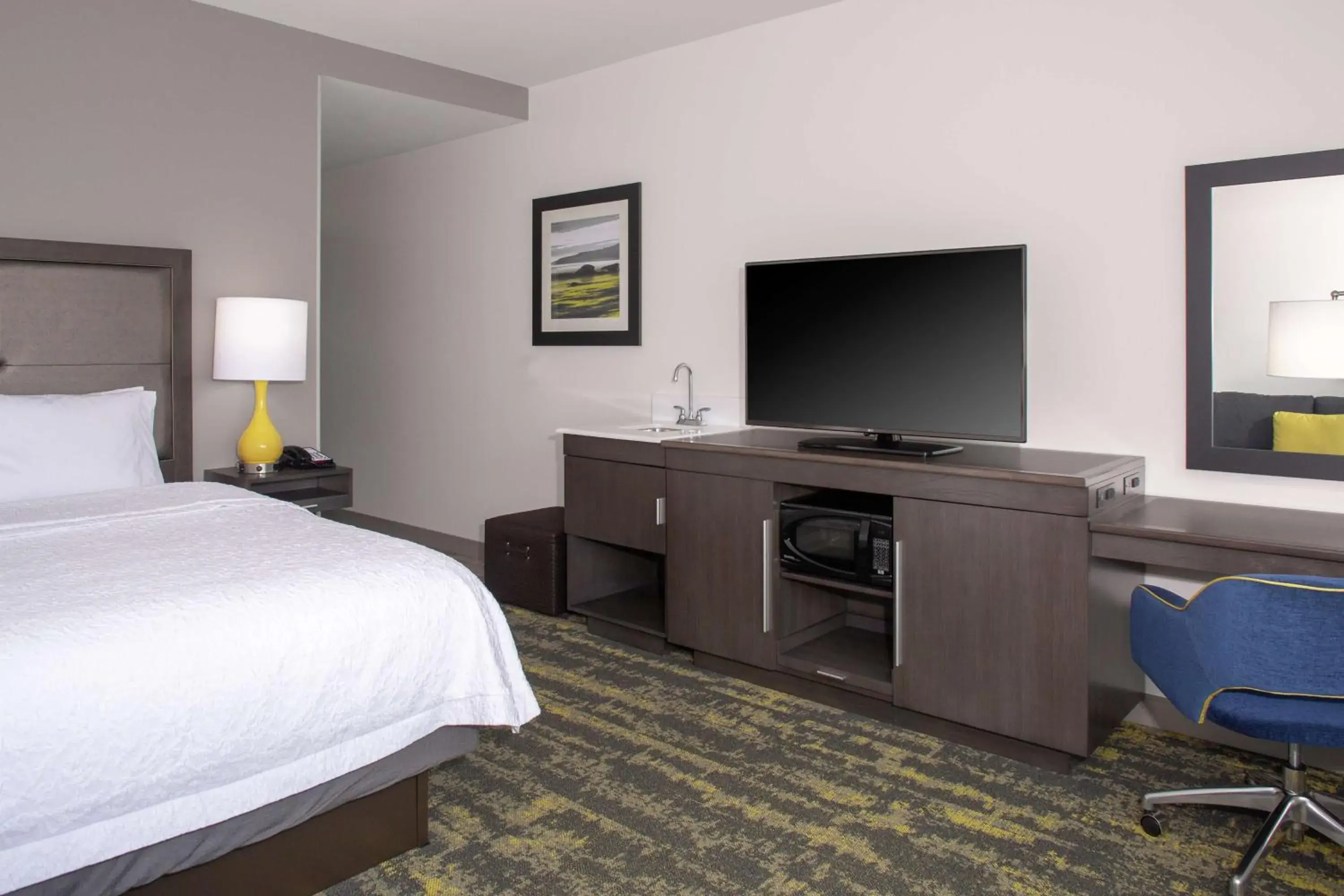 Bedroom, Bed in Hampton Inn & Suites Irvine/Orange County Airport Bedroom, Bed in Hampton Inn & Suites Irvine/Orange County Airport