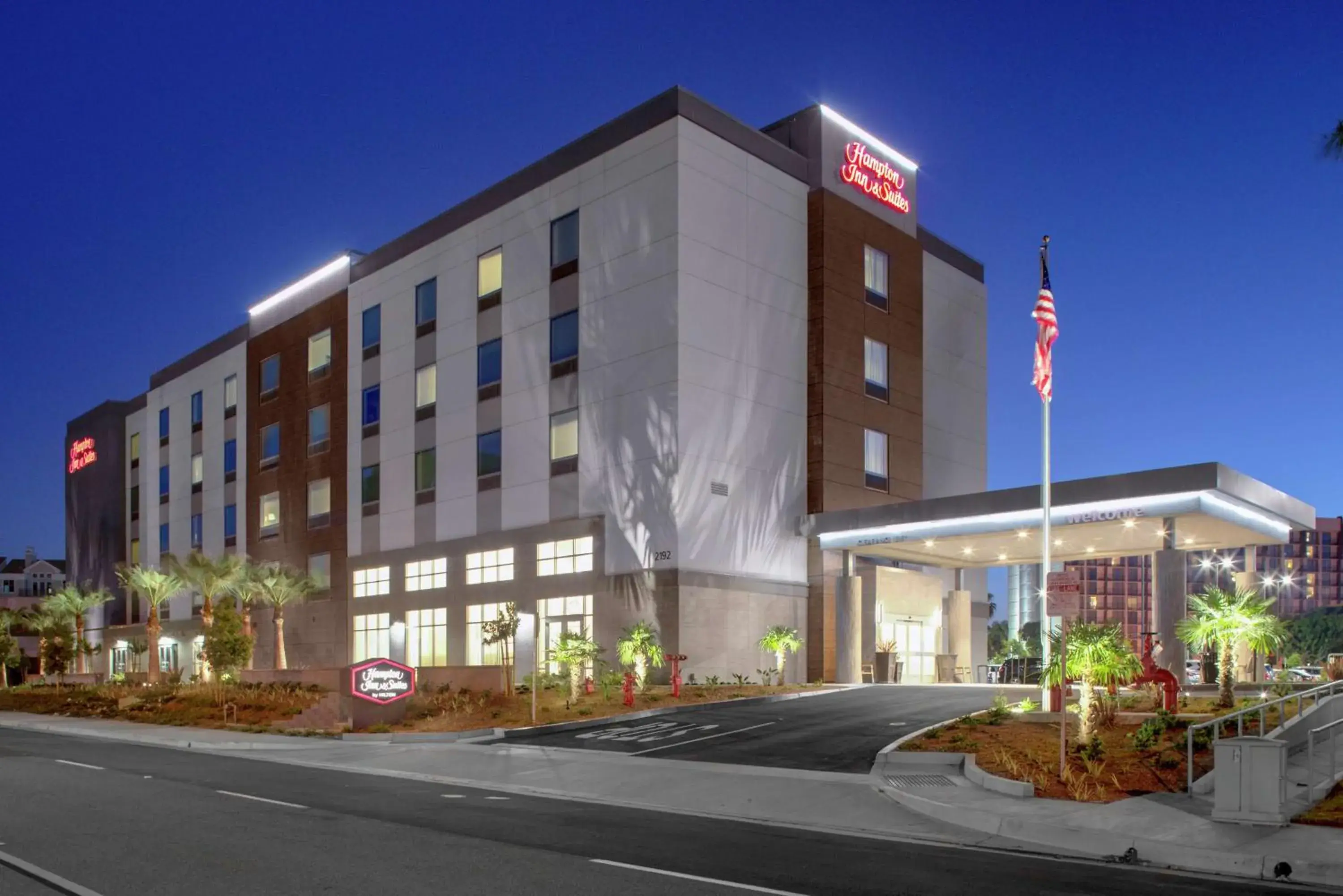Property building in Hampton Inn & Suites Irvine/Orange County Airport Property building in Hampton Inn & Suites Irvine/Orange County Airport