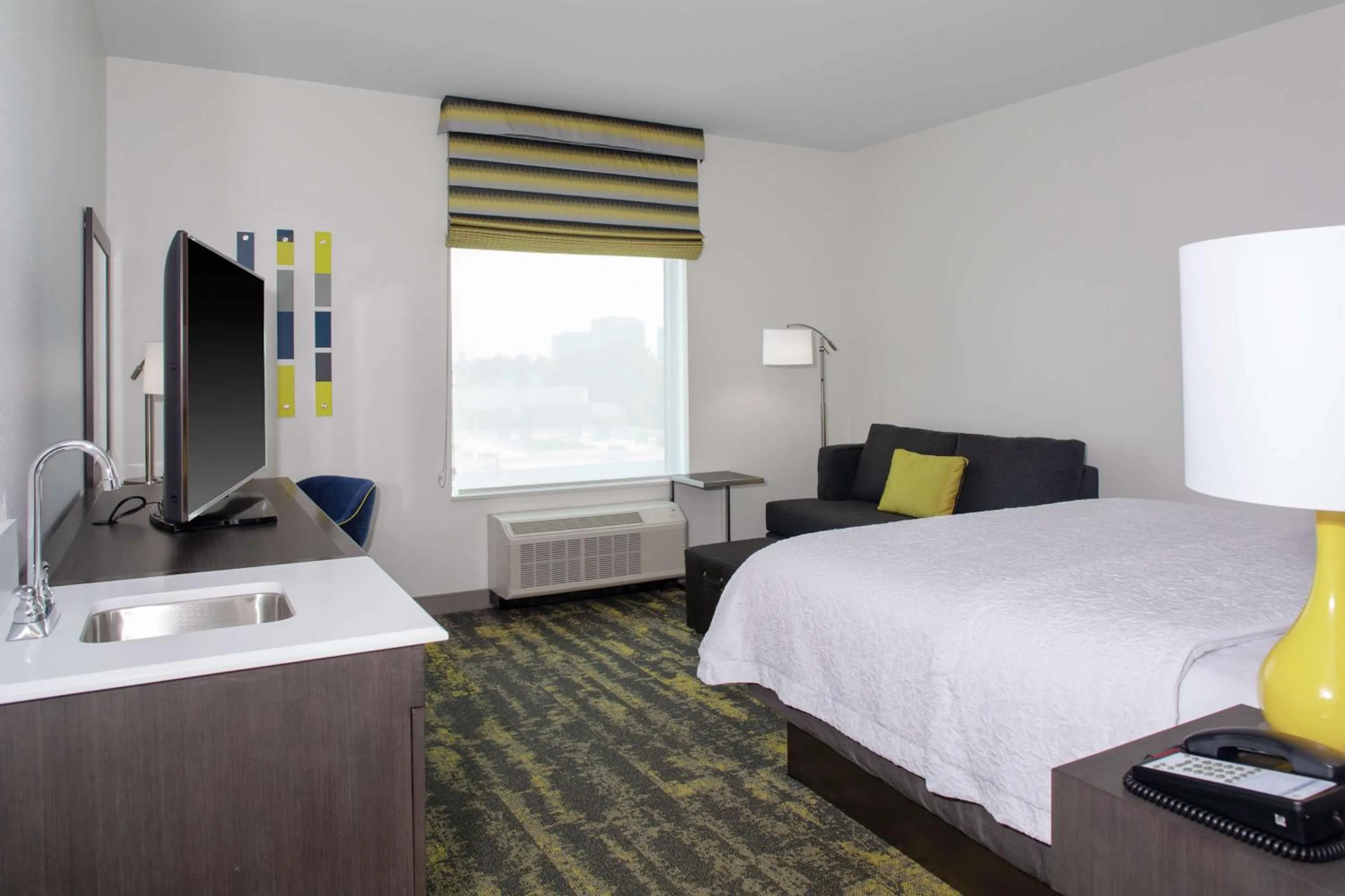 Bedroom, Bed in Hampton Inn & Suites Irvine/Orange County Airport
