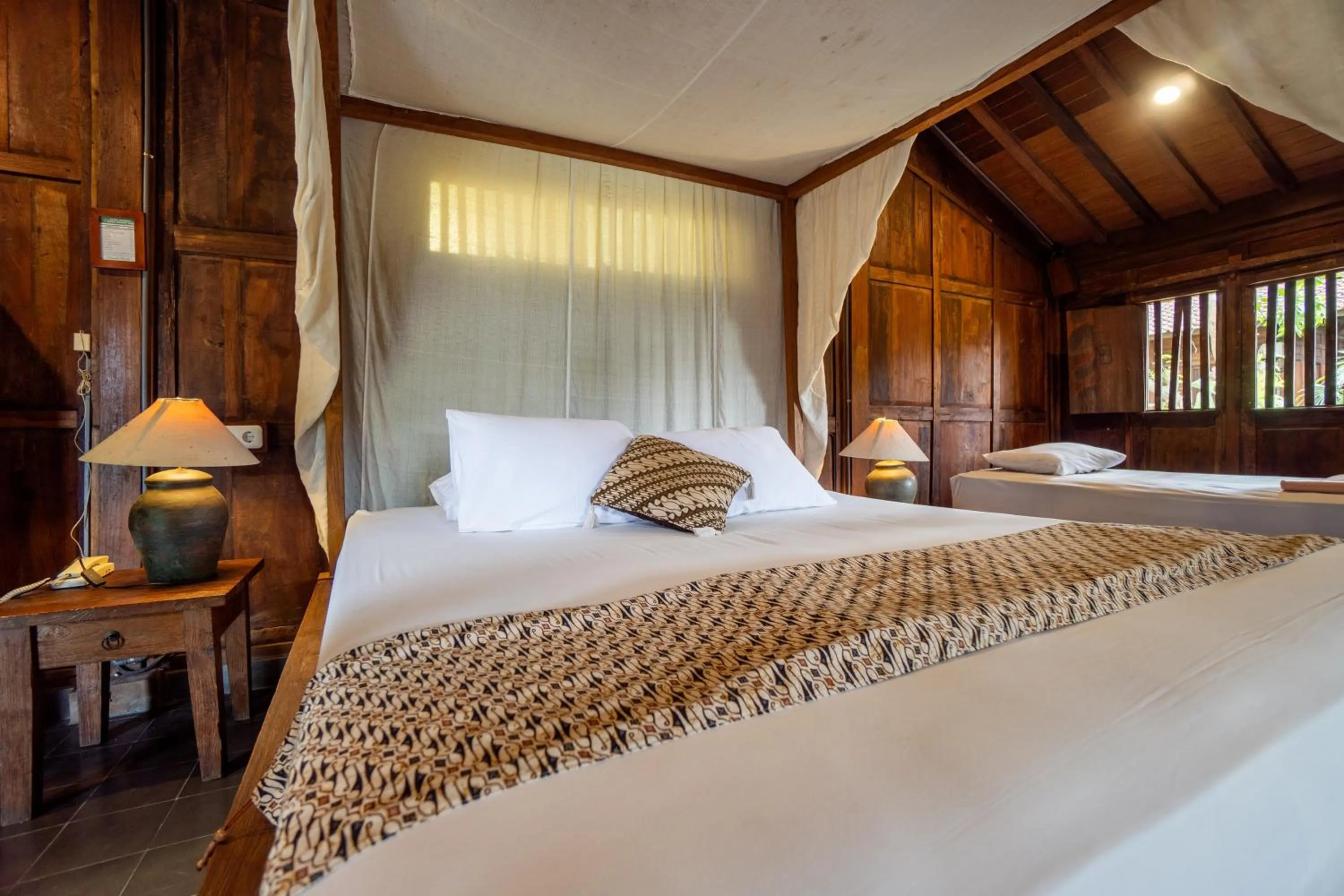 Bed in Tembi - Historical Home