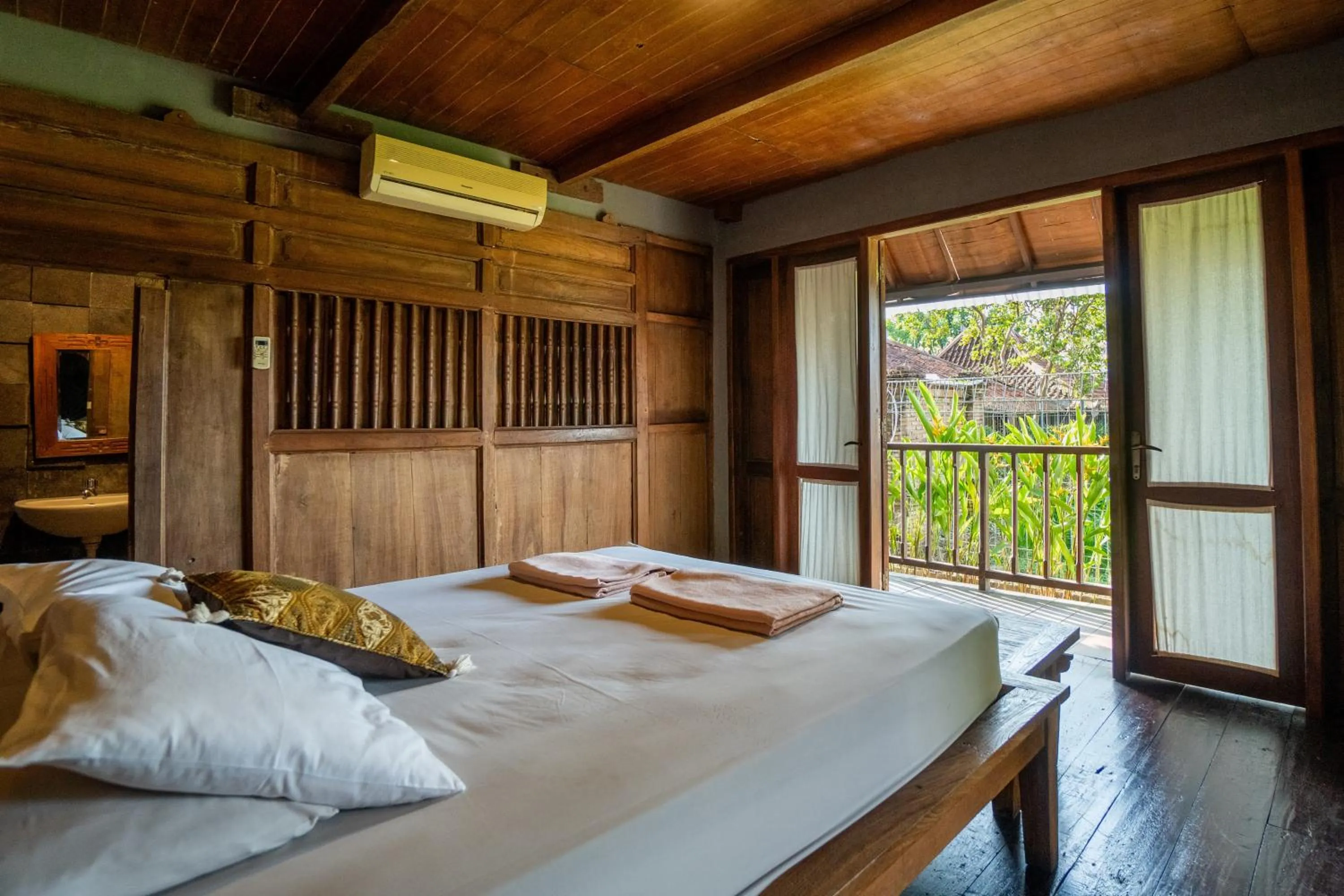 Bed in Tembi - Historical Home