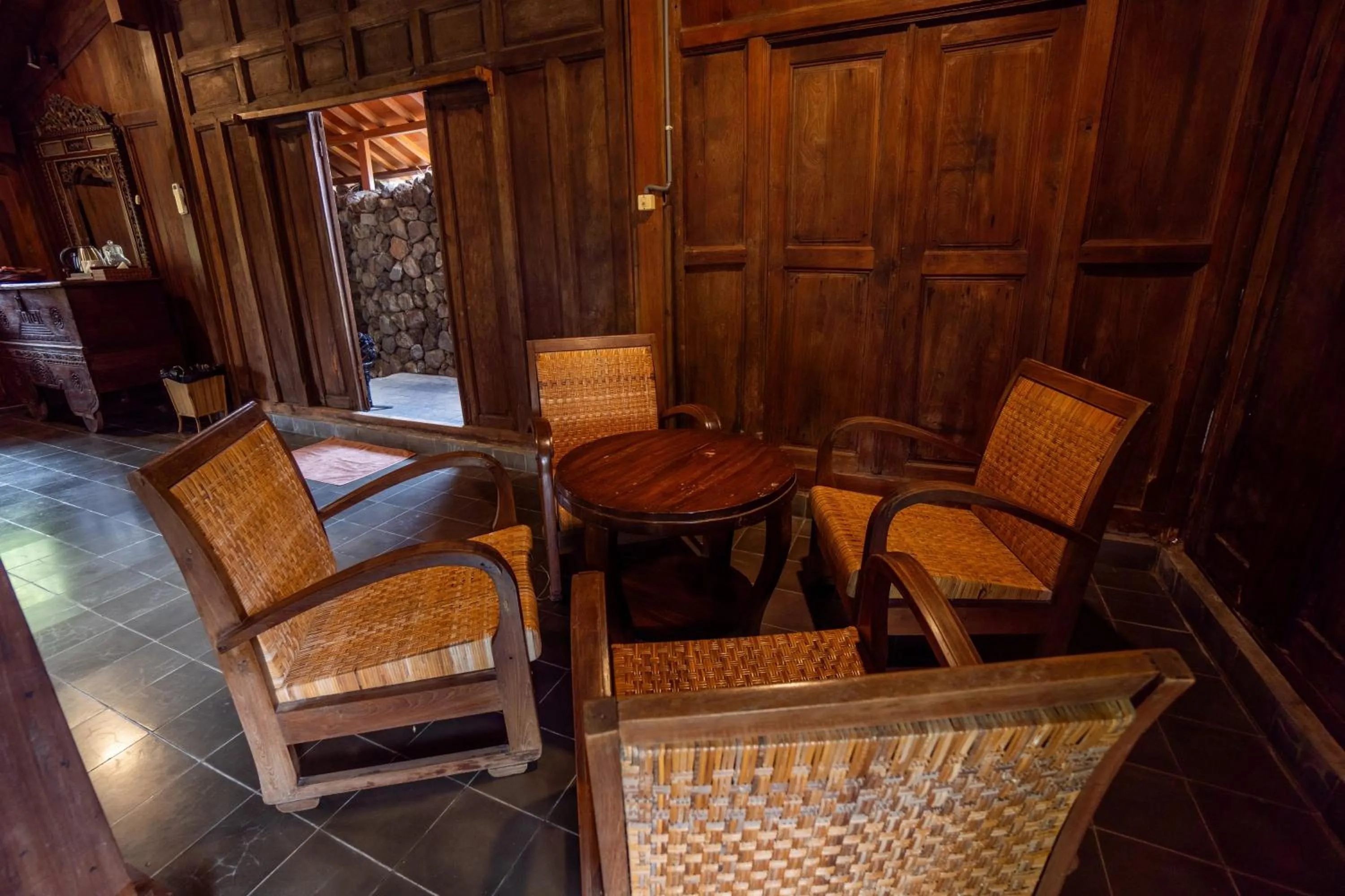 Tembi - Historical Home