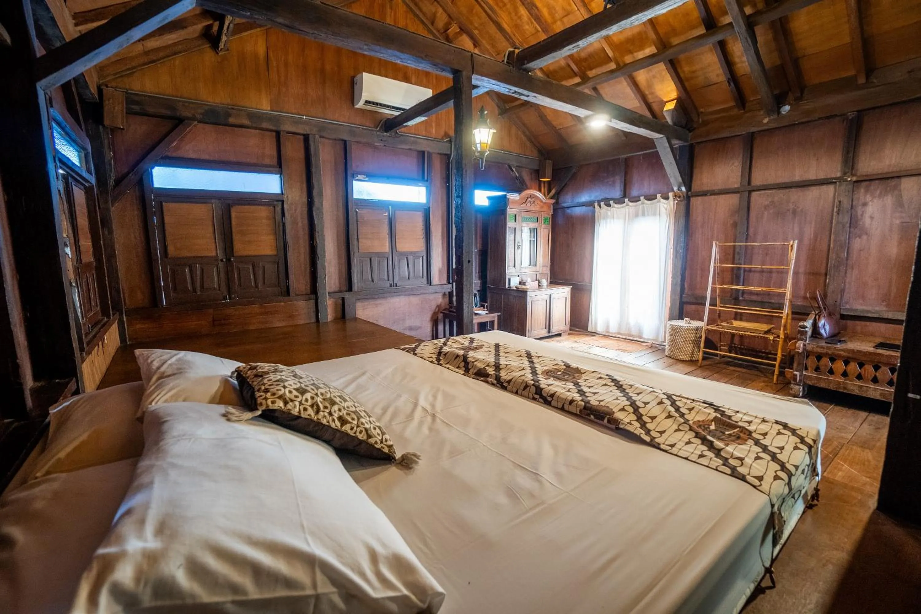 Bed in Tembi - Historical Home