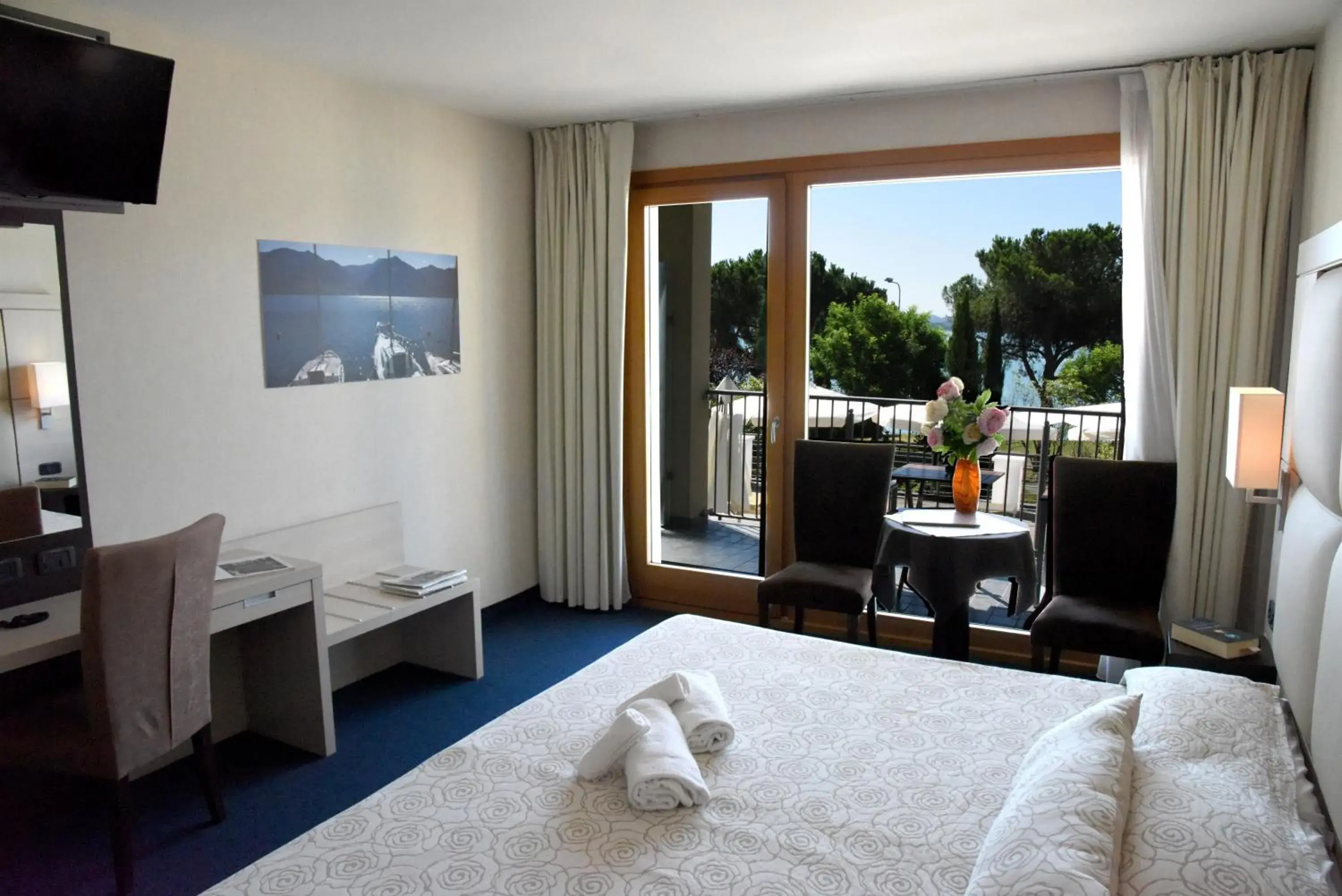 Deluxe Double or Twin Room with Lake View - single occupancy in Cocca Hotel Royal Thai Spa Deluxe Double or Twin Room with Lake View - single occupancy in Cocca Hotel Royal Thai Spa