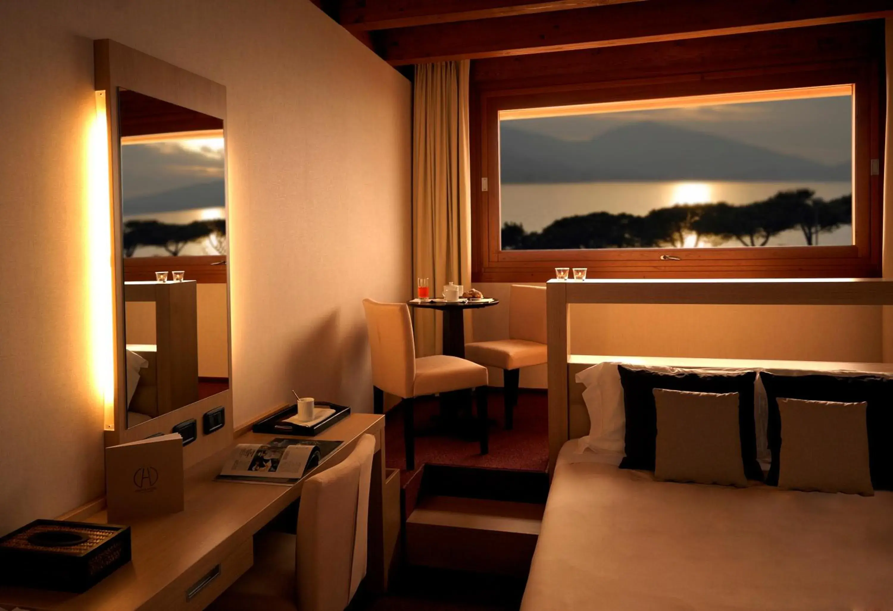 Romantic Double Room with Lake View in Cocca Hotel Royal Thai Spa Romantic Double Room with Lake View in Cocca Hotel Royal Thai Spa