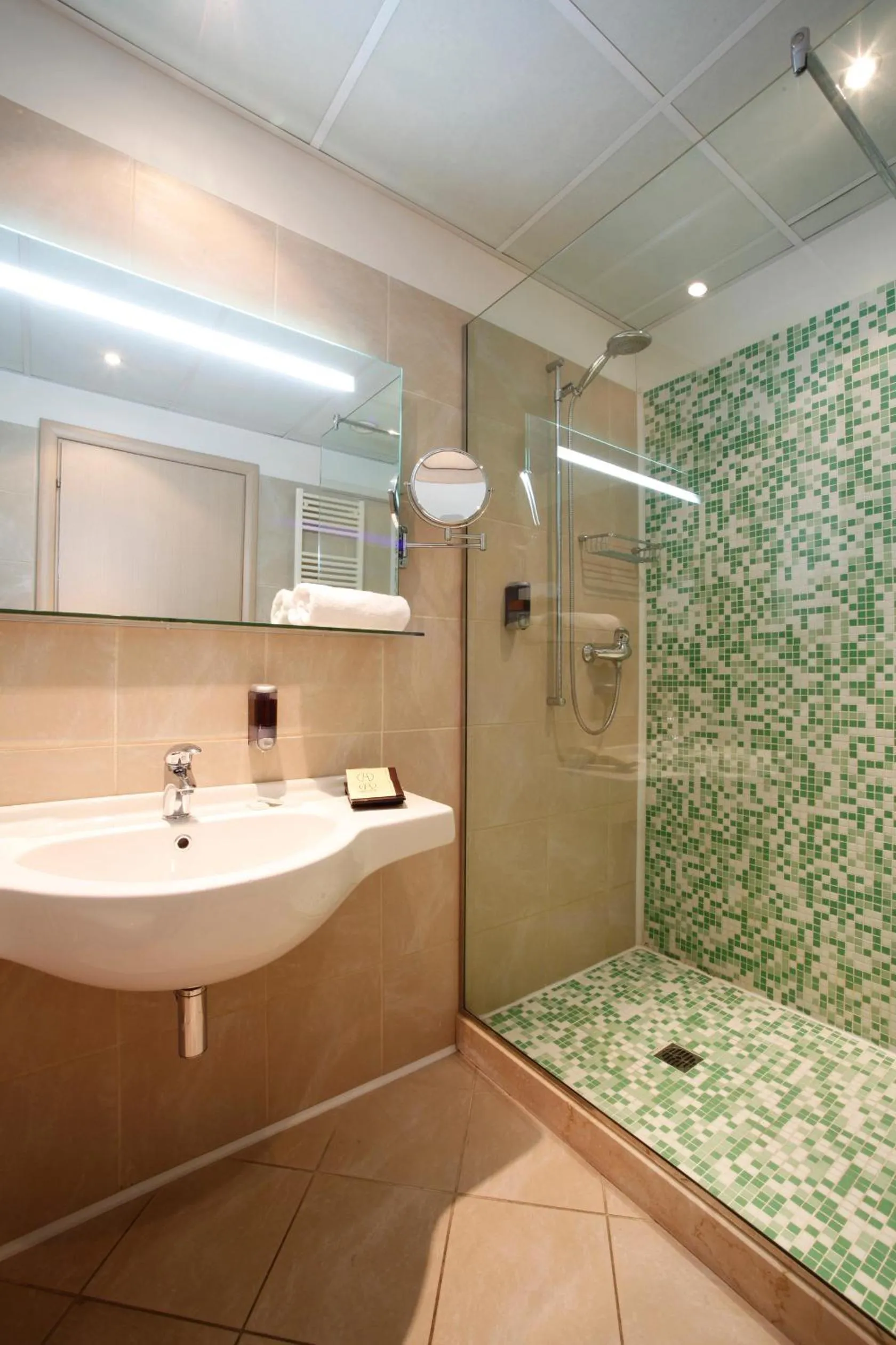 Bathroom in Cocca Hotel Royal Thai Spa