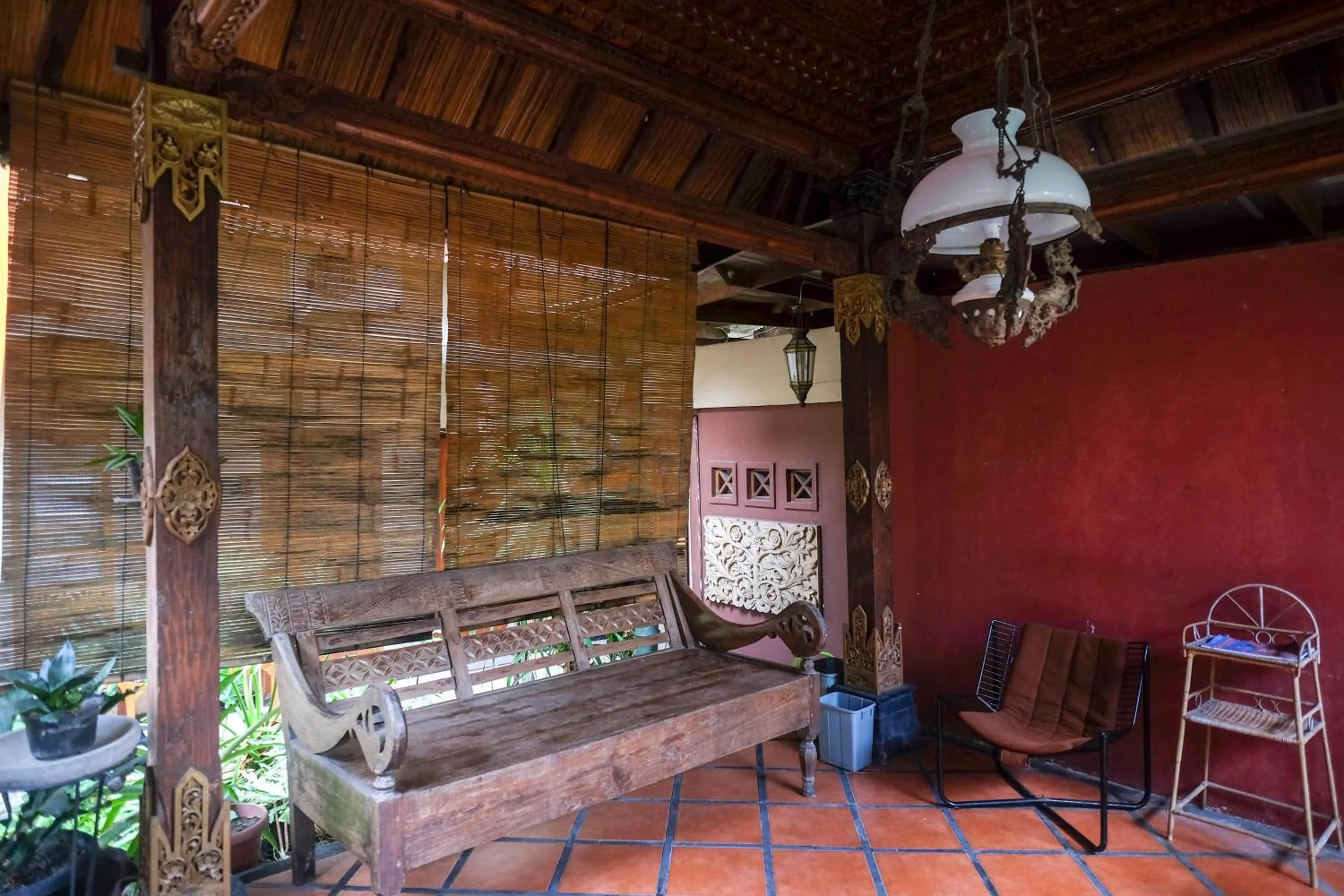 Seating area in Urbanview Omah Eka Santi by RedDoorz