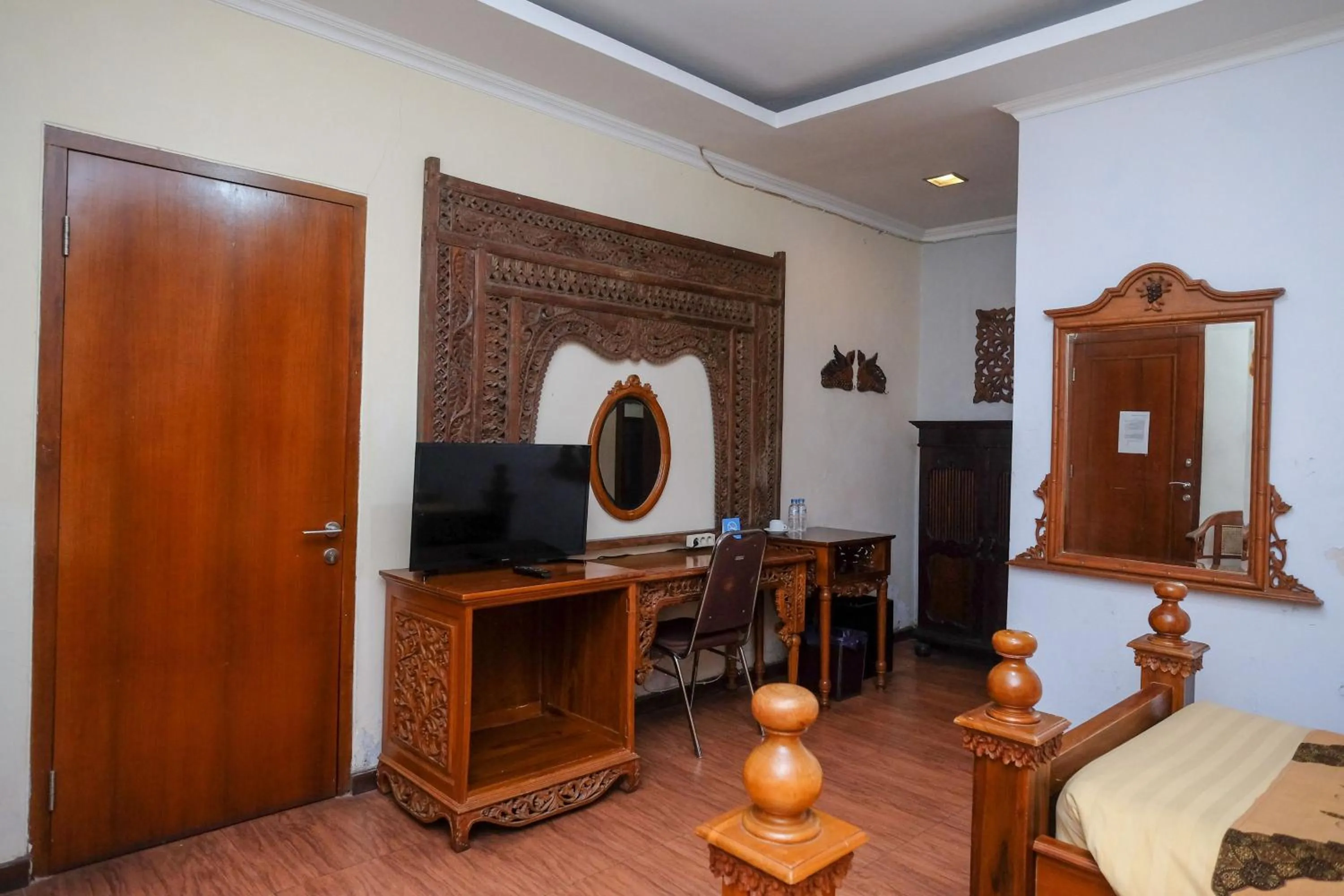 TV and multimedia in Urbanview Omah Eka Santi by RedDoorz