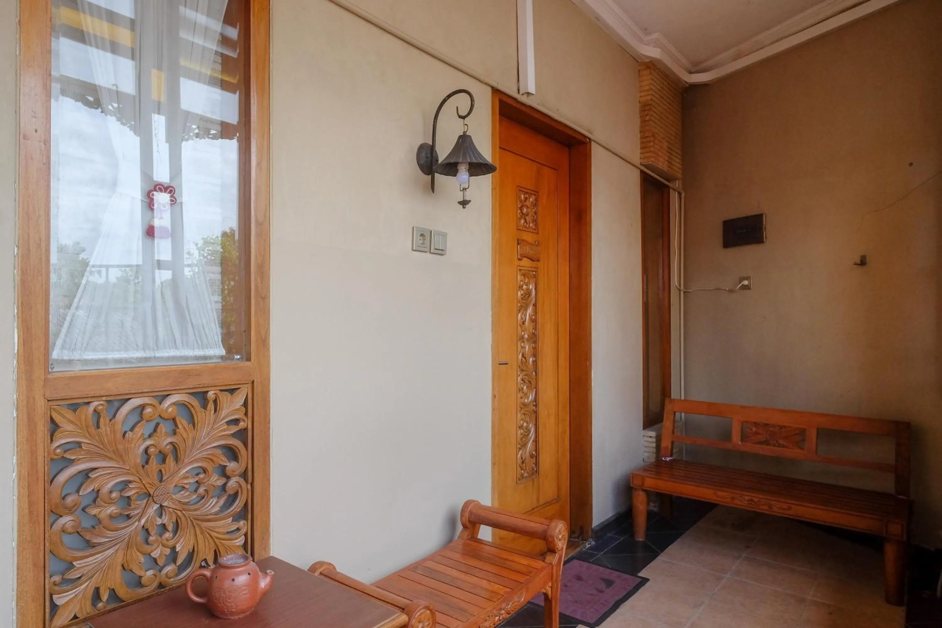 Seating area in Urbanview Omah Eka Santi by RedDoorz