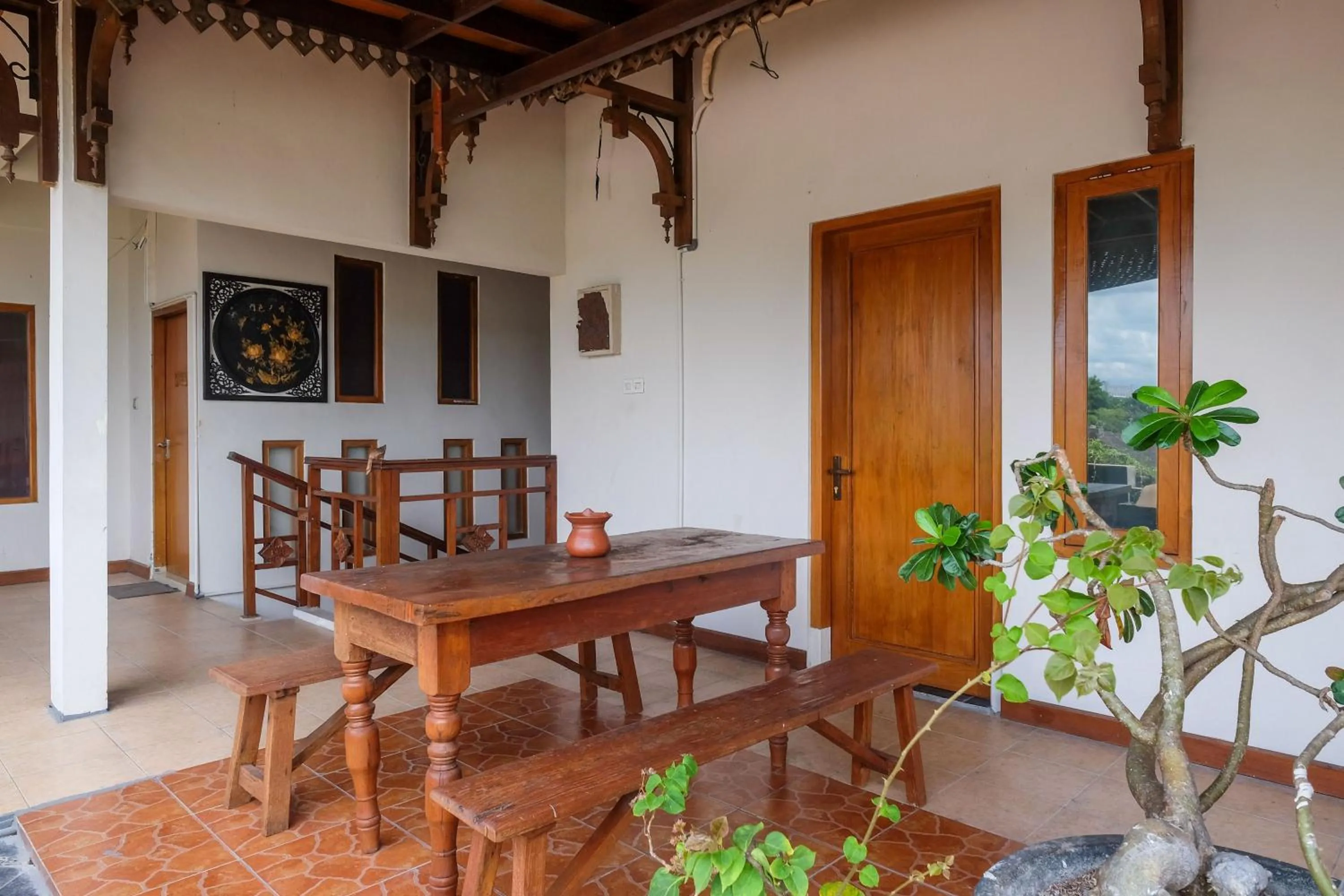 Seating area in Urbanview Omah Eka Santi by RedDoorz