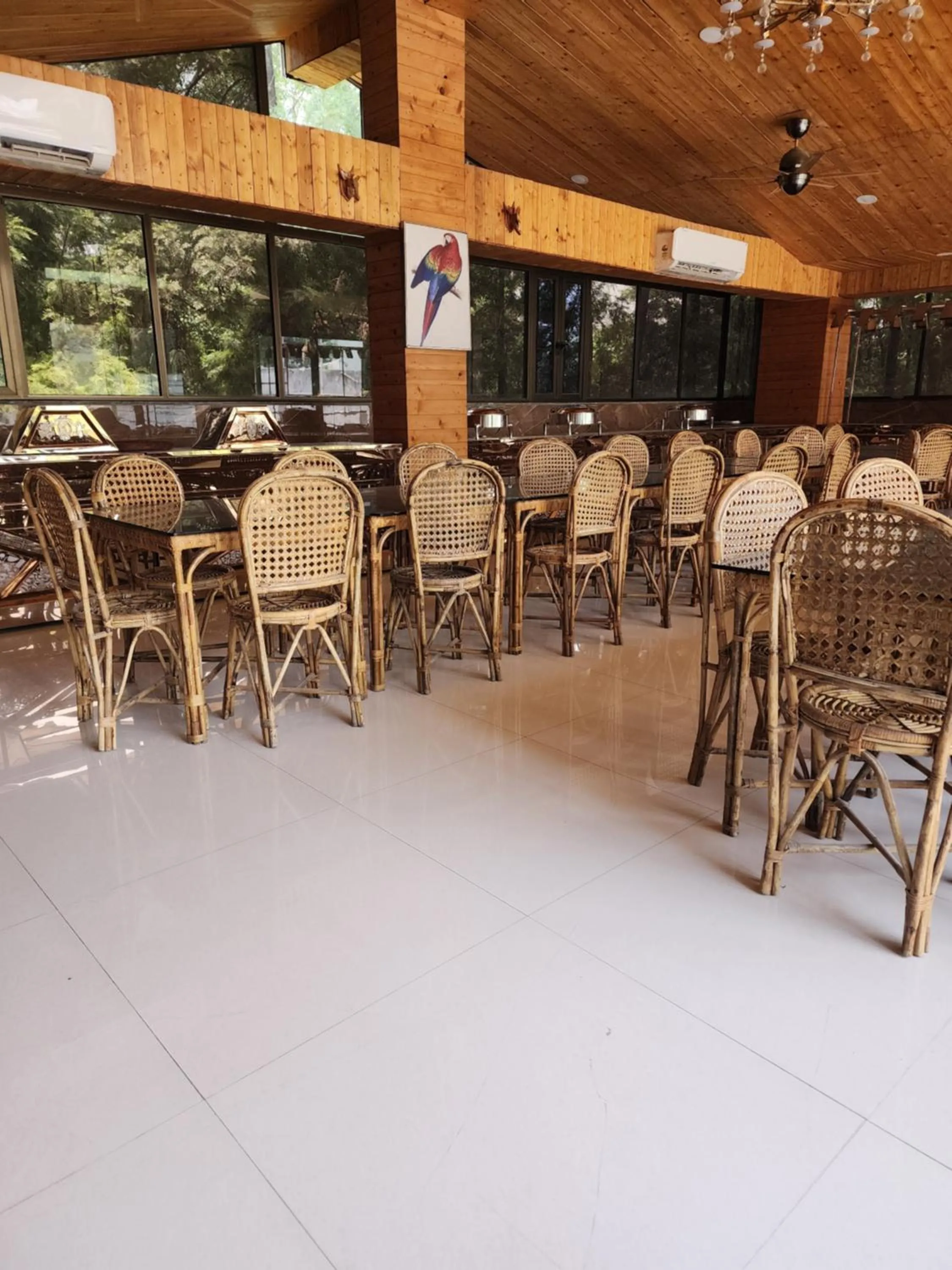 Restaurant/places to eat in Regal Resort