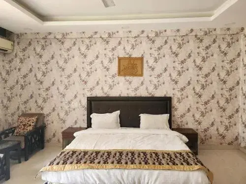 Deluxe King Room - single occupancy in Regal Resort Deluxe King Room - single occupancy in Regal Resort