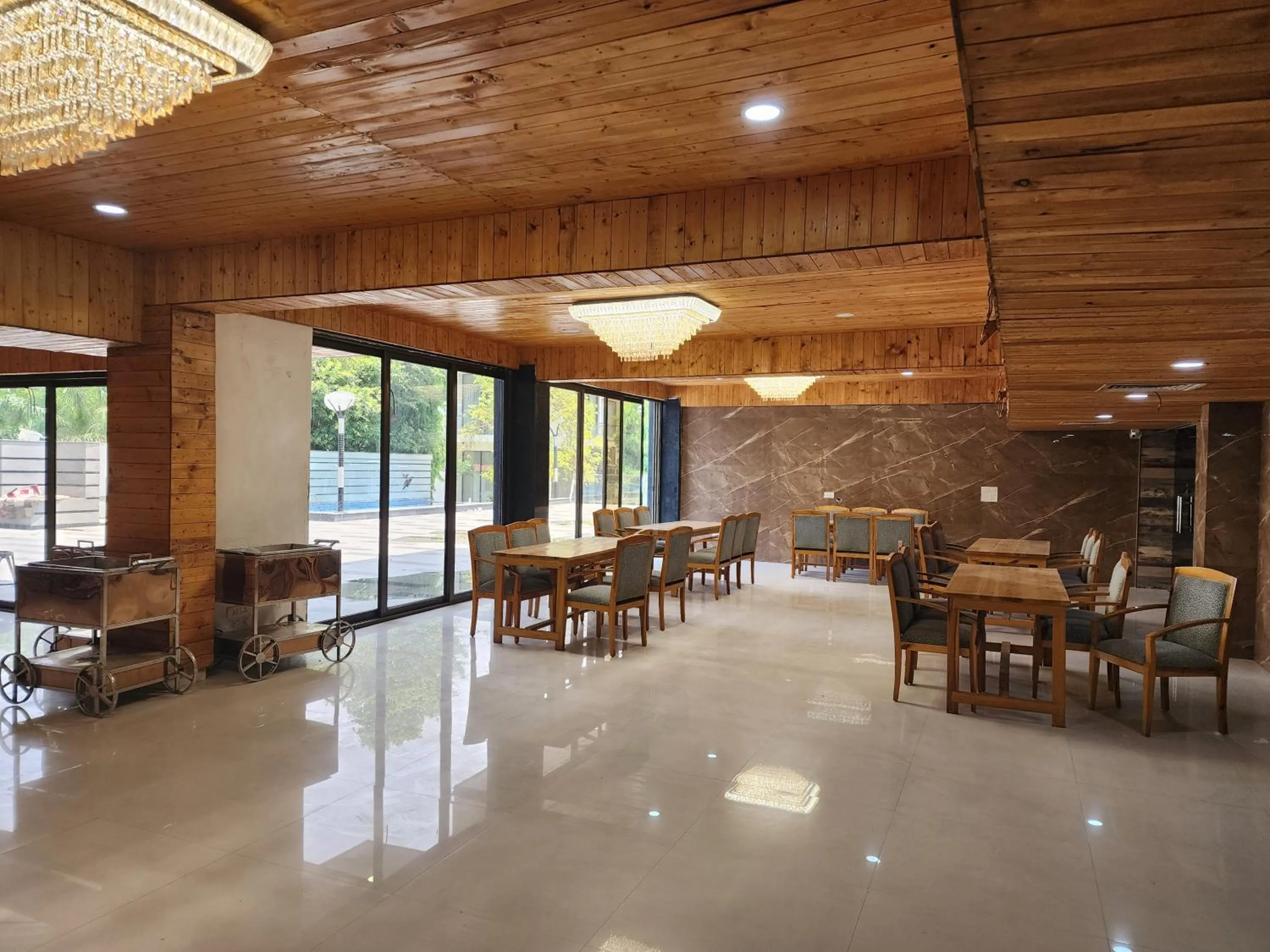 Restaurant/places to eat in Regal Resort