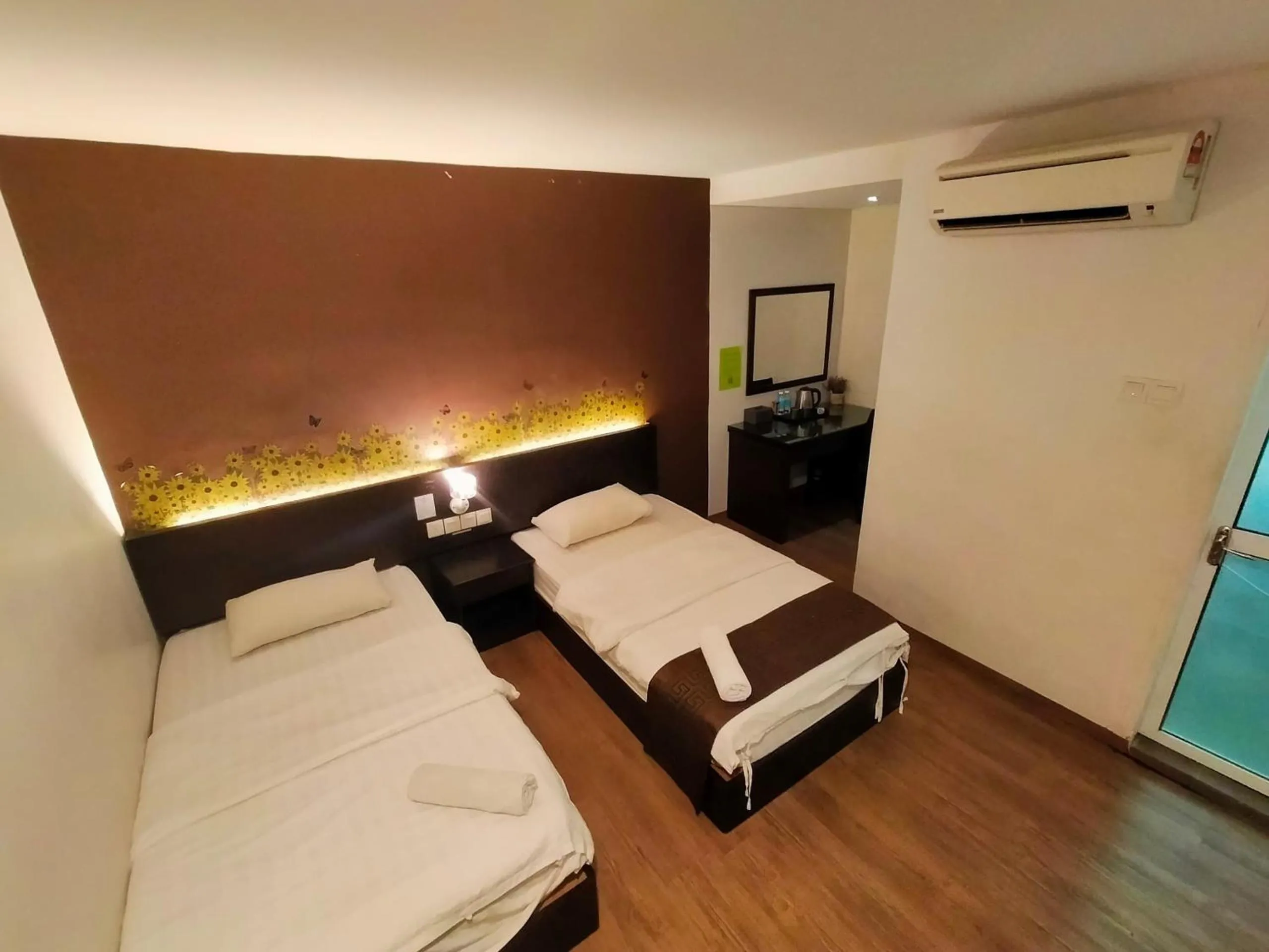 Bedroom, Bed in The Grace Hotel