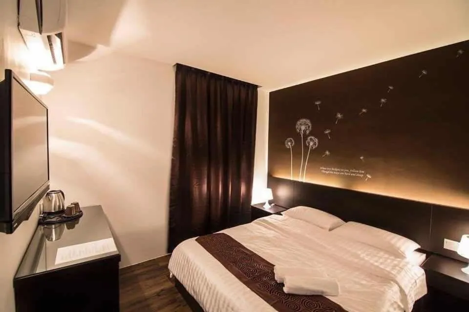 Bedroom, Bed in The Grace Hotel