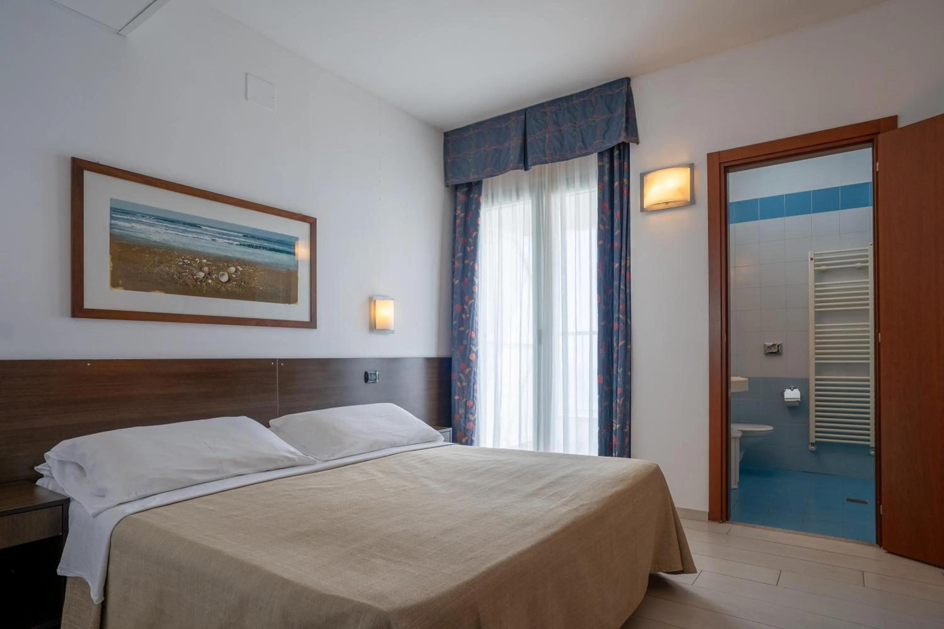 Photo of the whole room, Bed in Hermitage Hotel