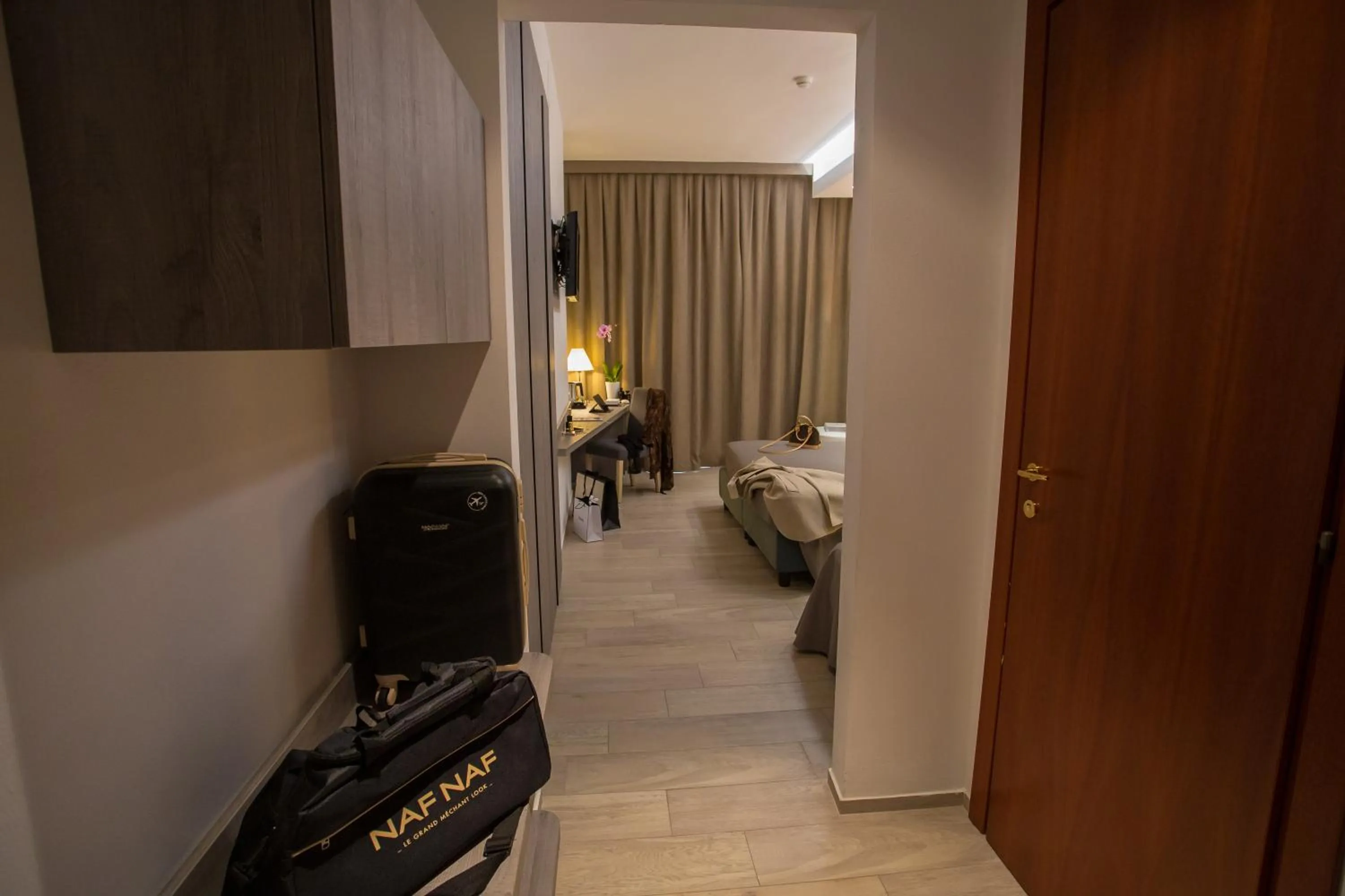 Photo of the whole room, Bed in Hermitage Hotel