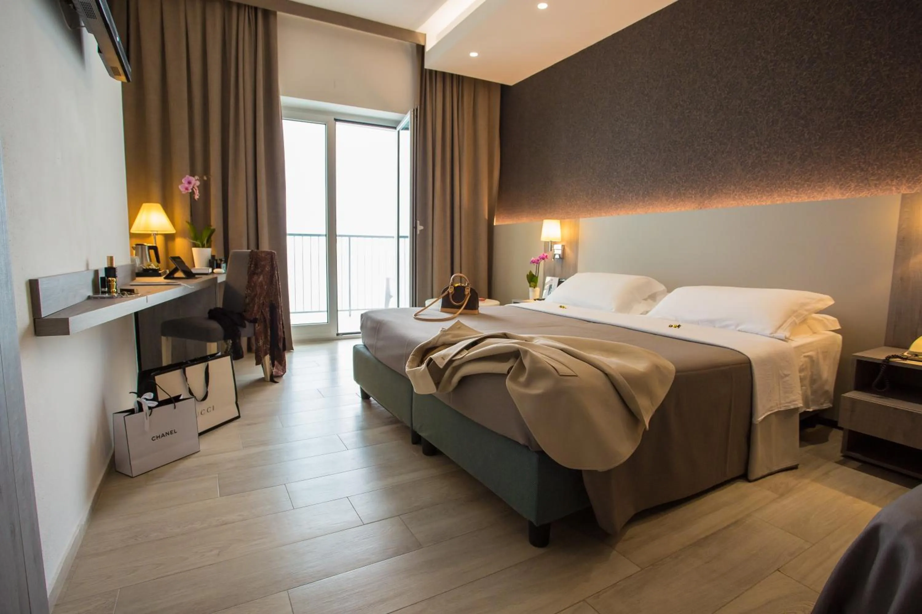 Balcony/Terrace, Bed in Hermitage Hotel