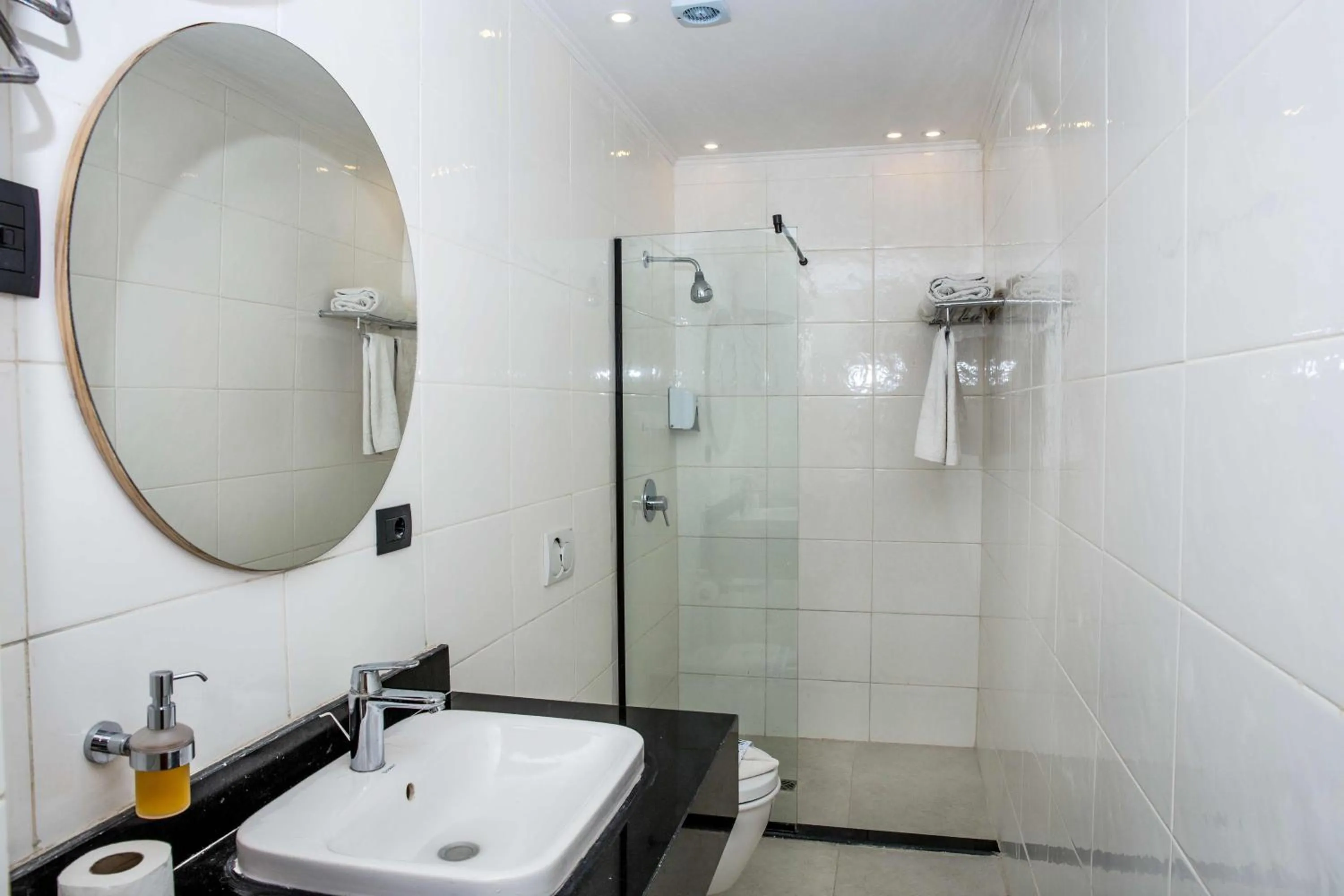 Bathroom in Redcon Suites